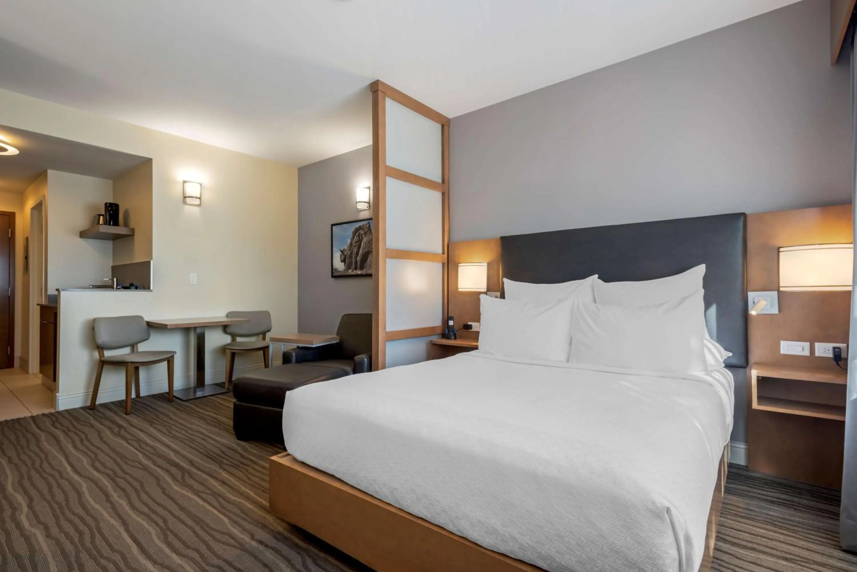 Bedroom, Bed in Best Western Plus Sawridge Suites