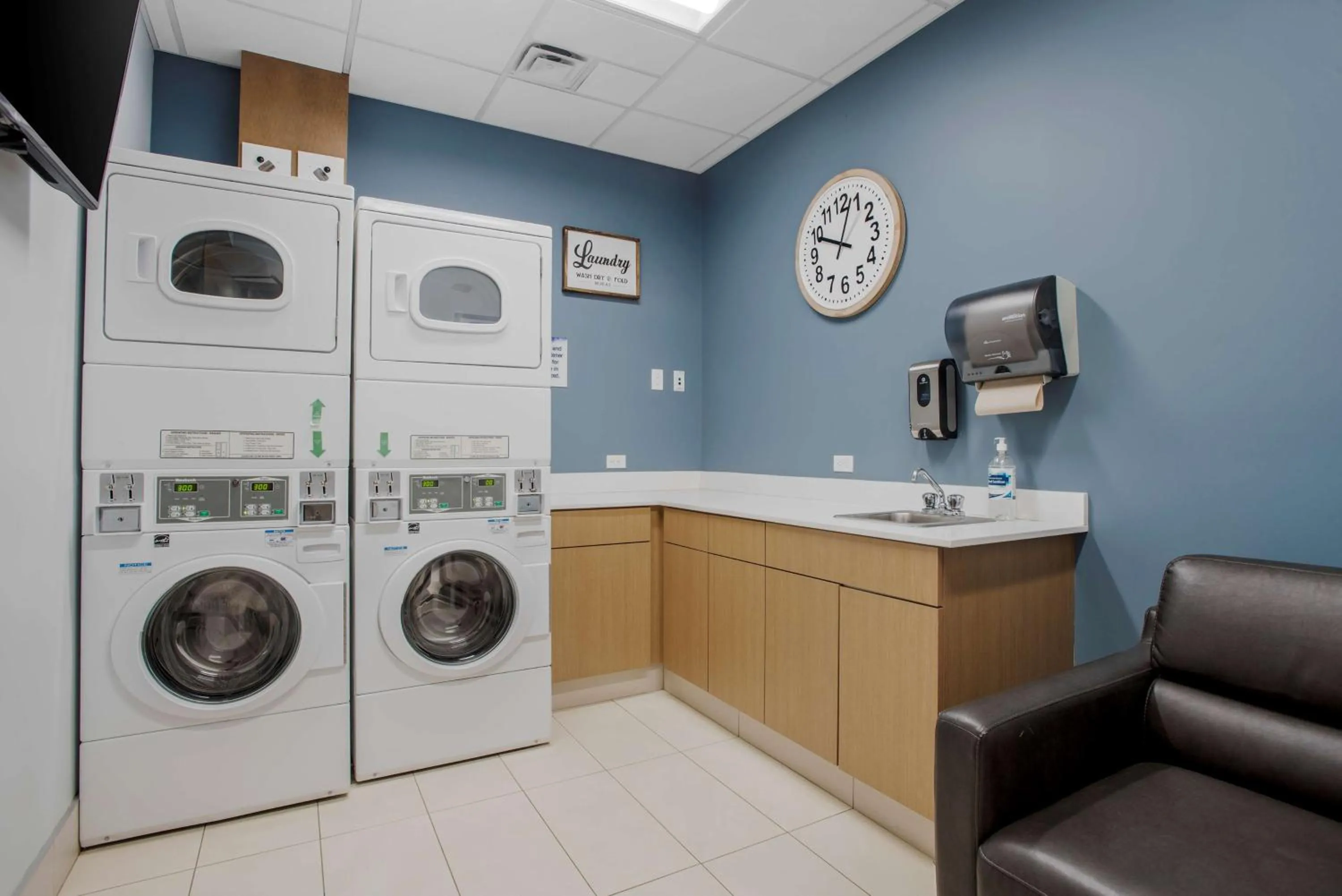 laundry in Best Western Plus Sawridge Suites