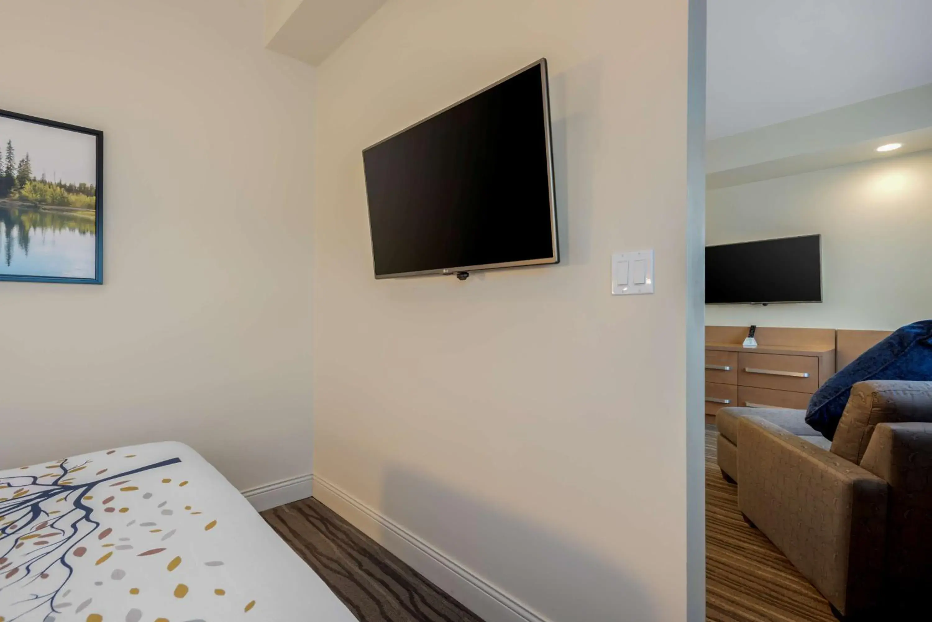 Bedroom, Bed in Best Western Plus Sawridge Suites Bedroom, Bed in Best Western Plus Sawridge Suites