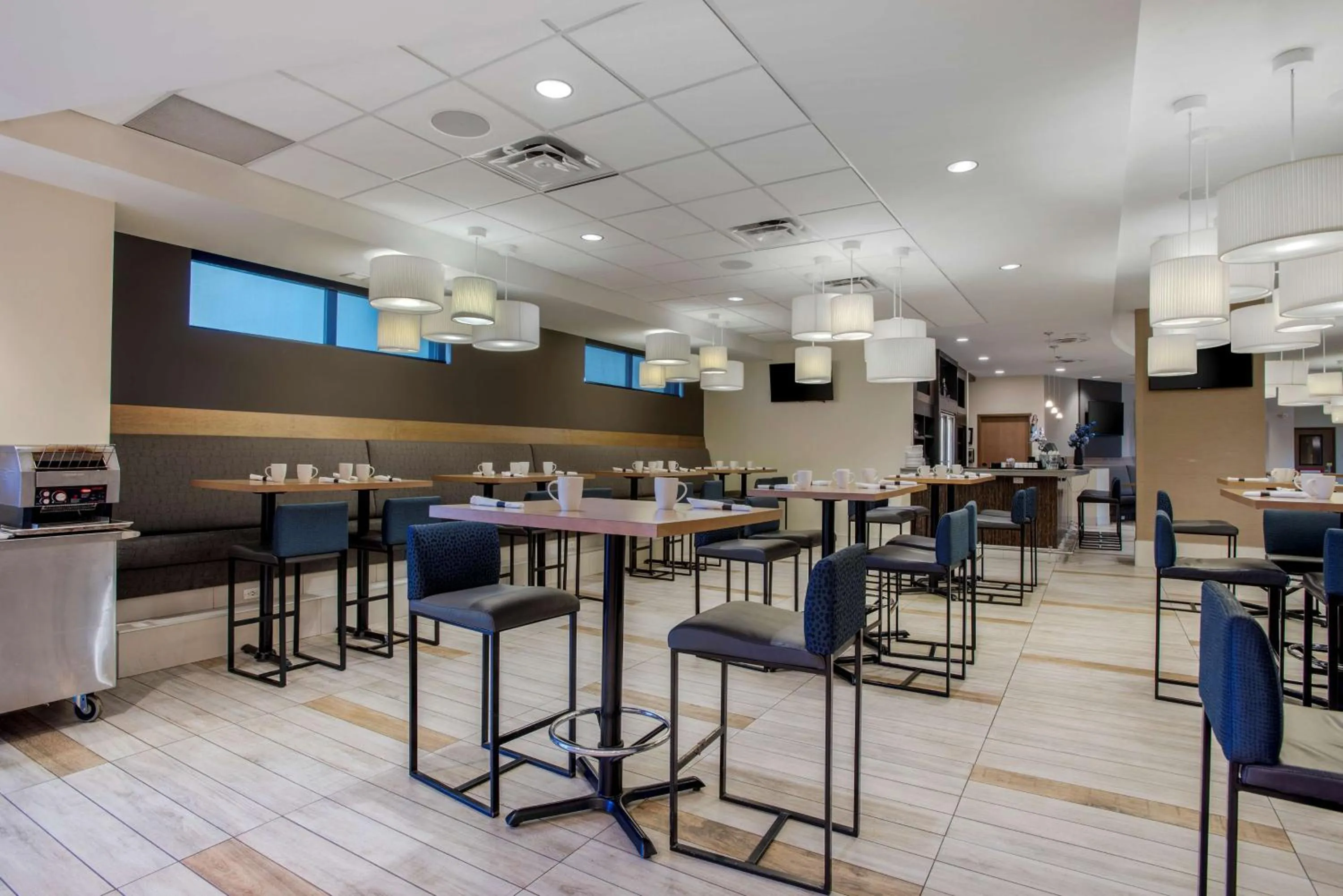 Breakfast in Best Western Plus Sawridge Suites