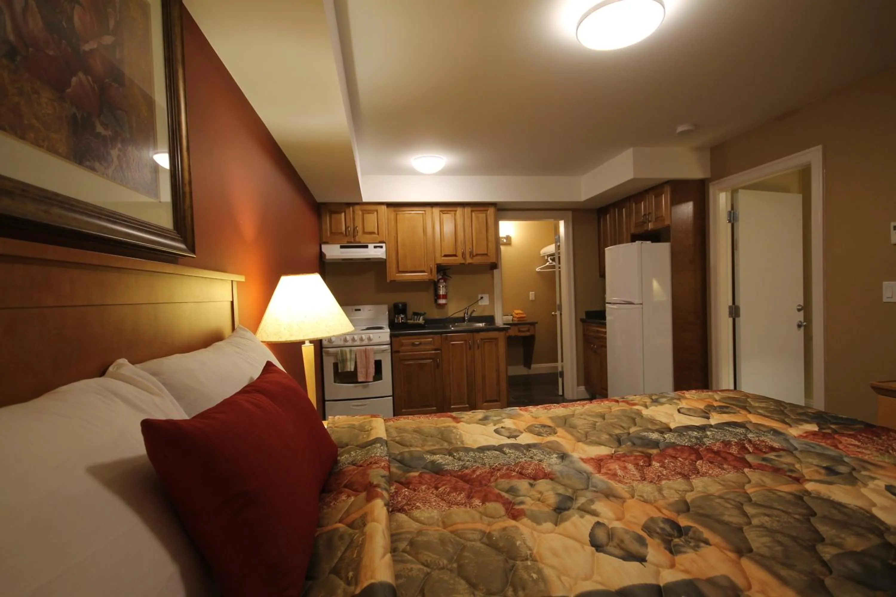 Photo of the whole room in Sahara Suites