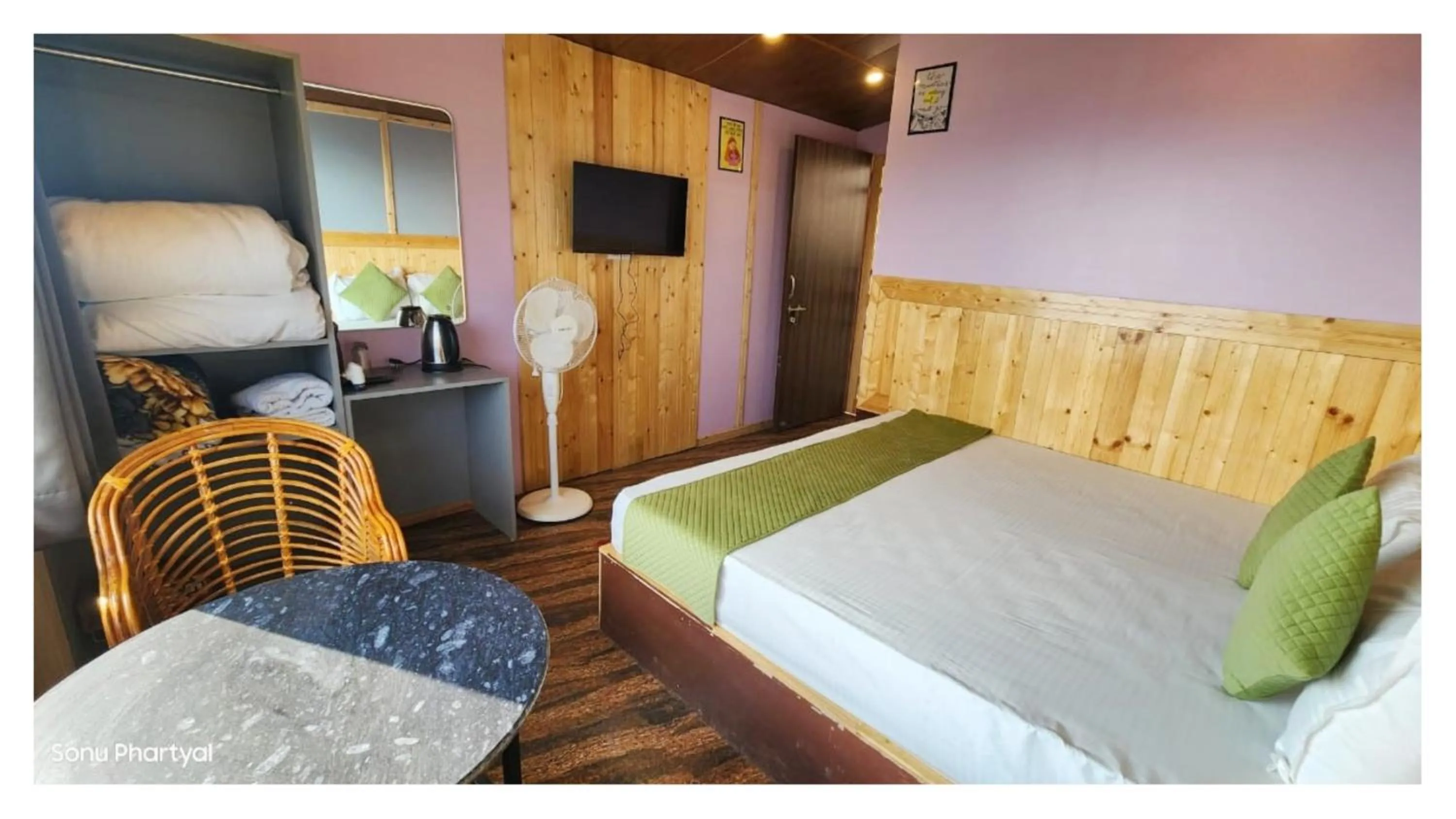 Bedroom, Bed in Hotel Hima-Aksh cottages In Sigri