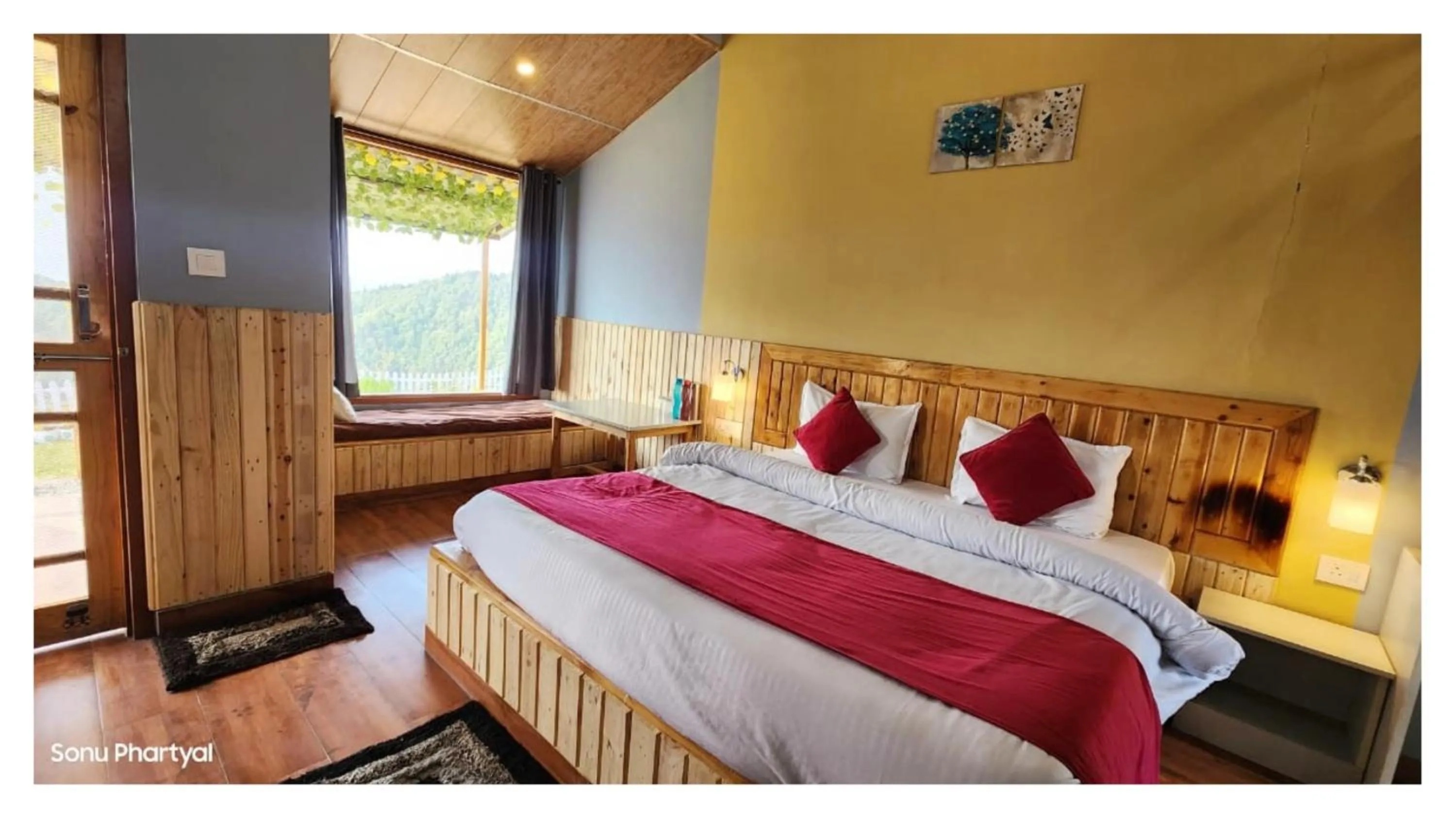 Bedroom, Bed in Hotel Hima-Aksh cottages In Sigri