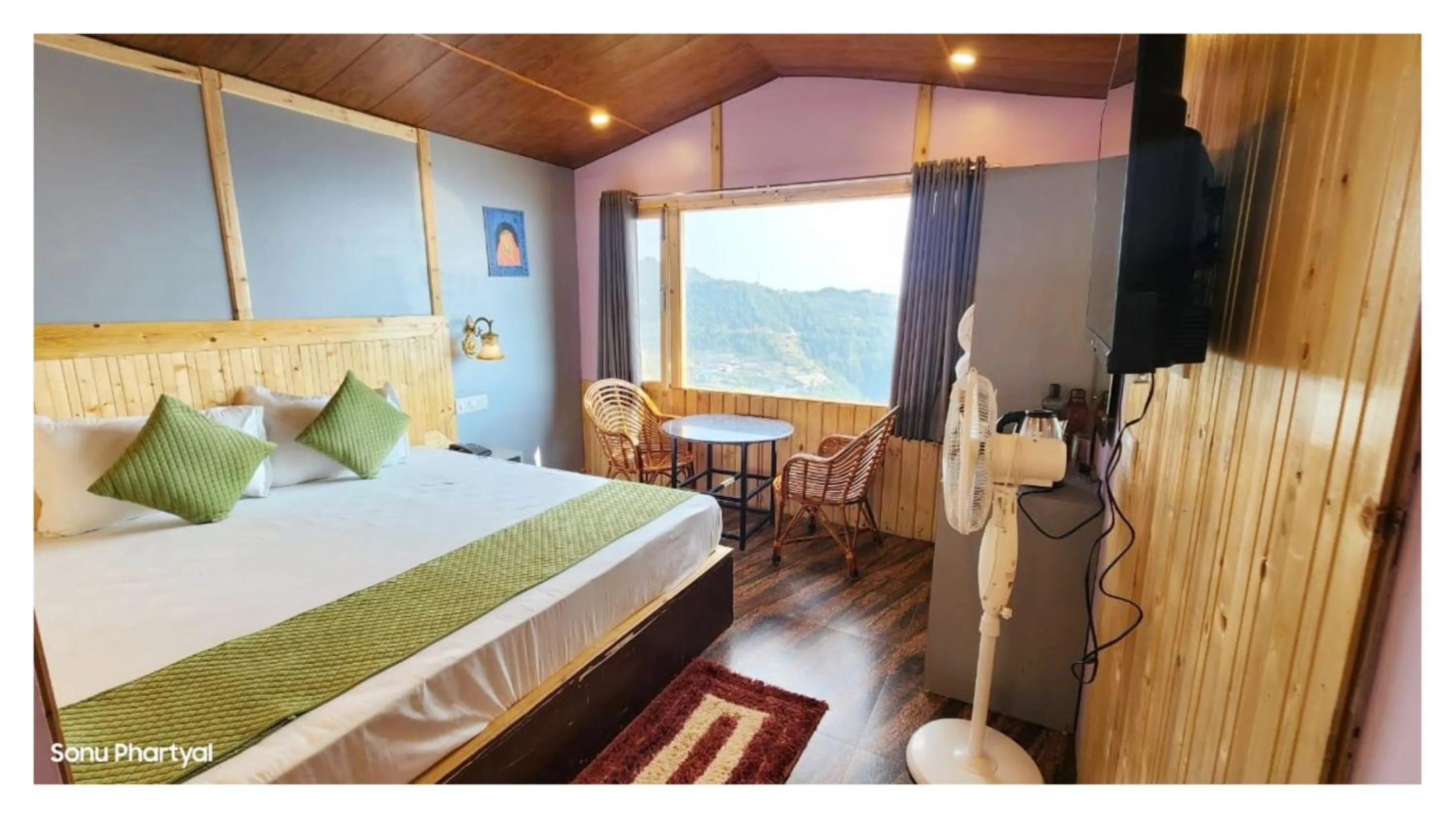 Bed in Hotel Hima-Aksh cottages In Sigri