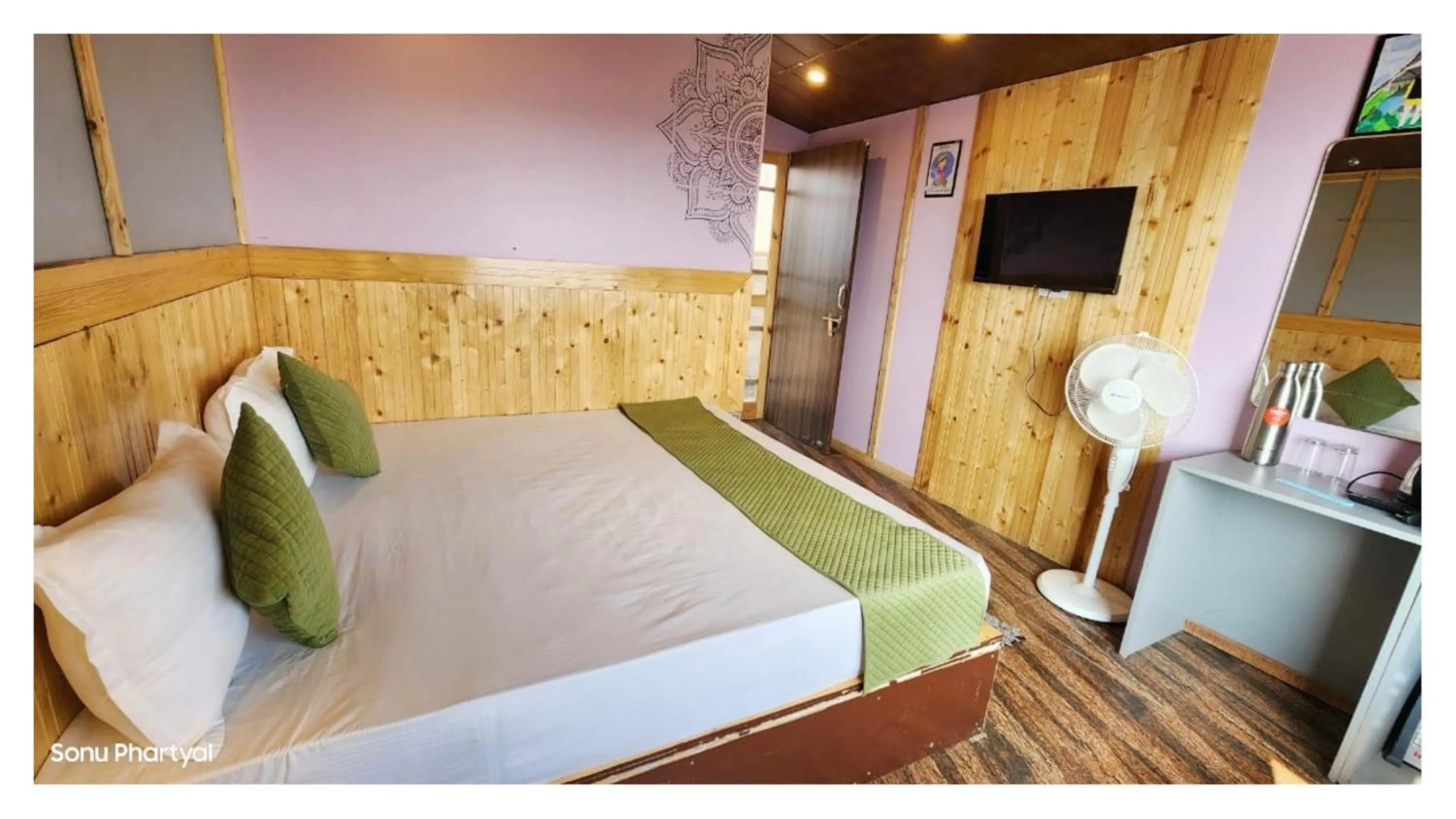 Bedroom, Bed in Hotel Hima-Aksh cottages In Sigri