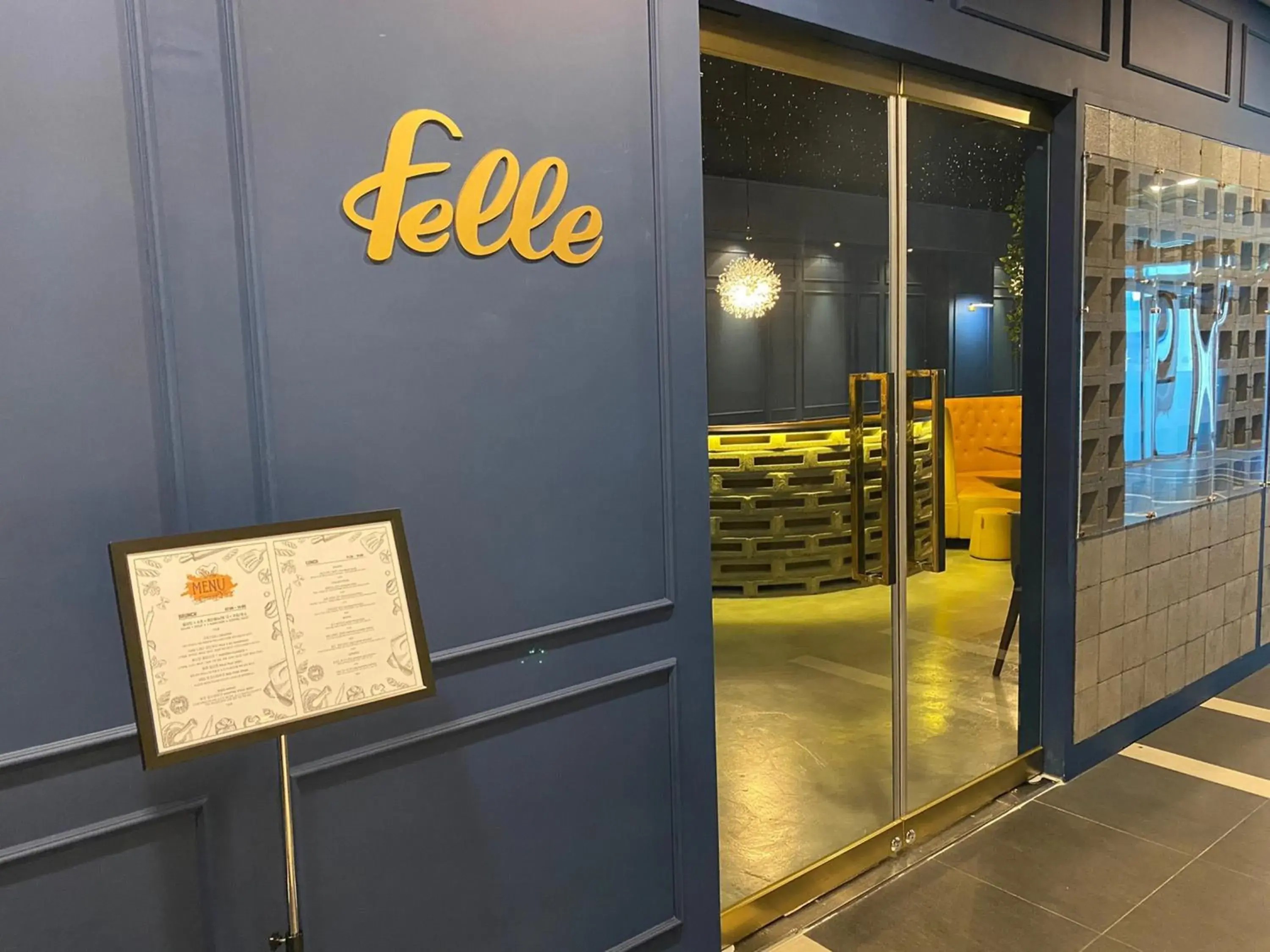 Restaurant/places to eat in Felix by STX Hotel & Suite Restaurant/places to eat in Felix by STX Hotel & Suite