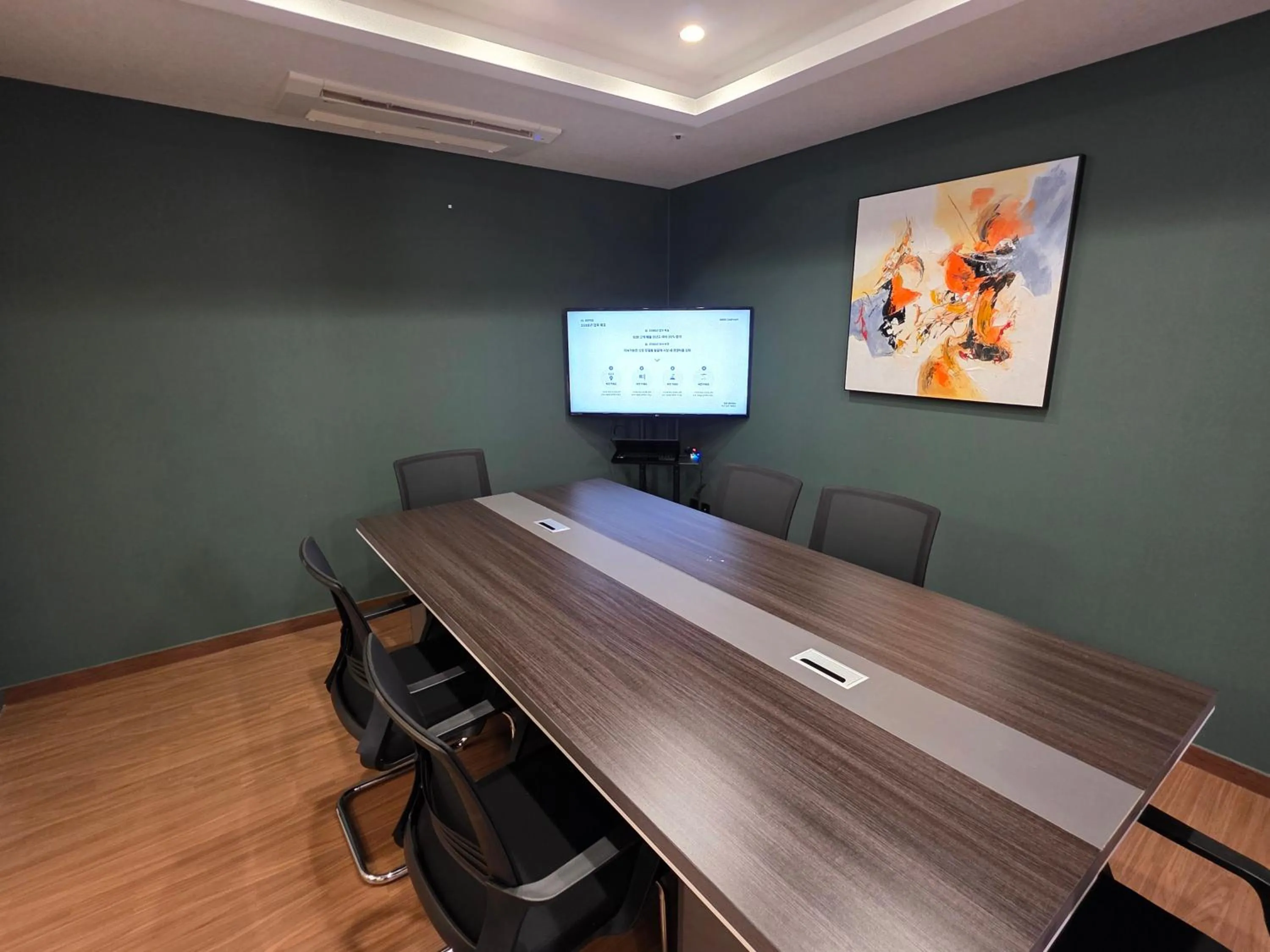 Felix by STX Hotel & Suite