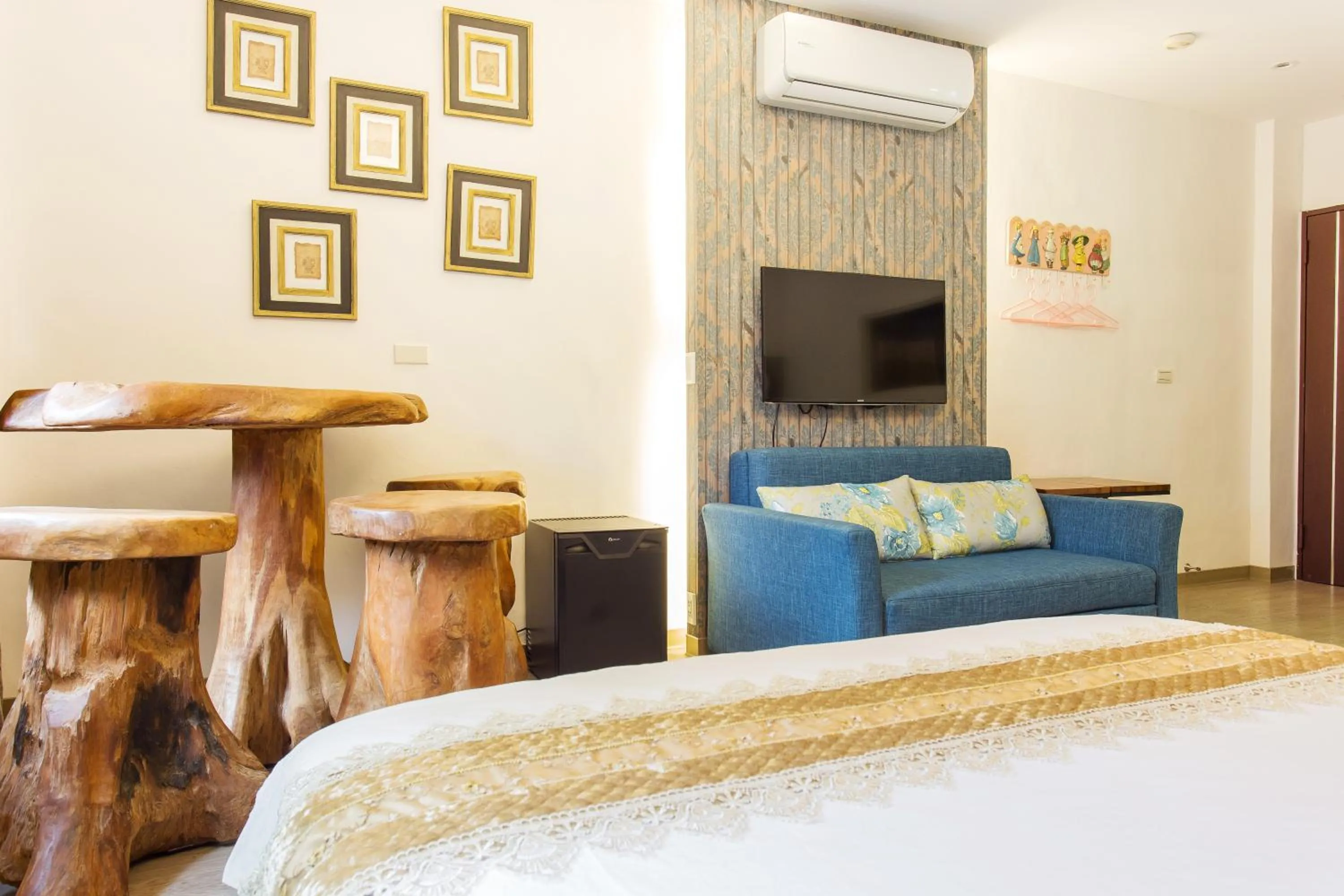 Quadruple Room with Shower in Hometown B&B