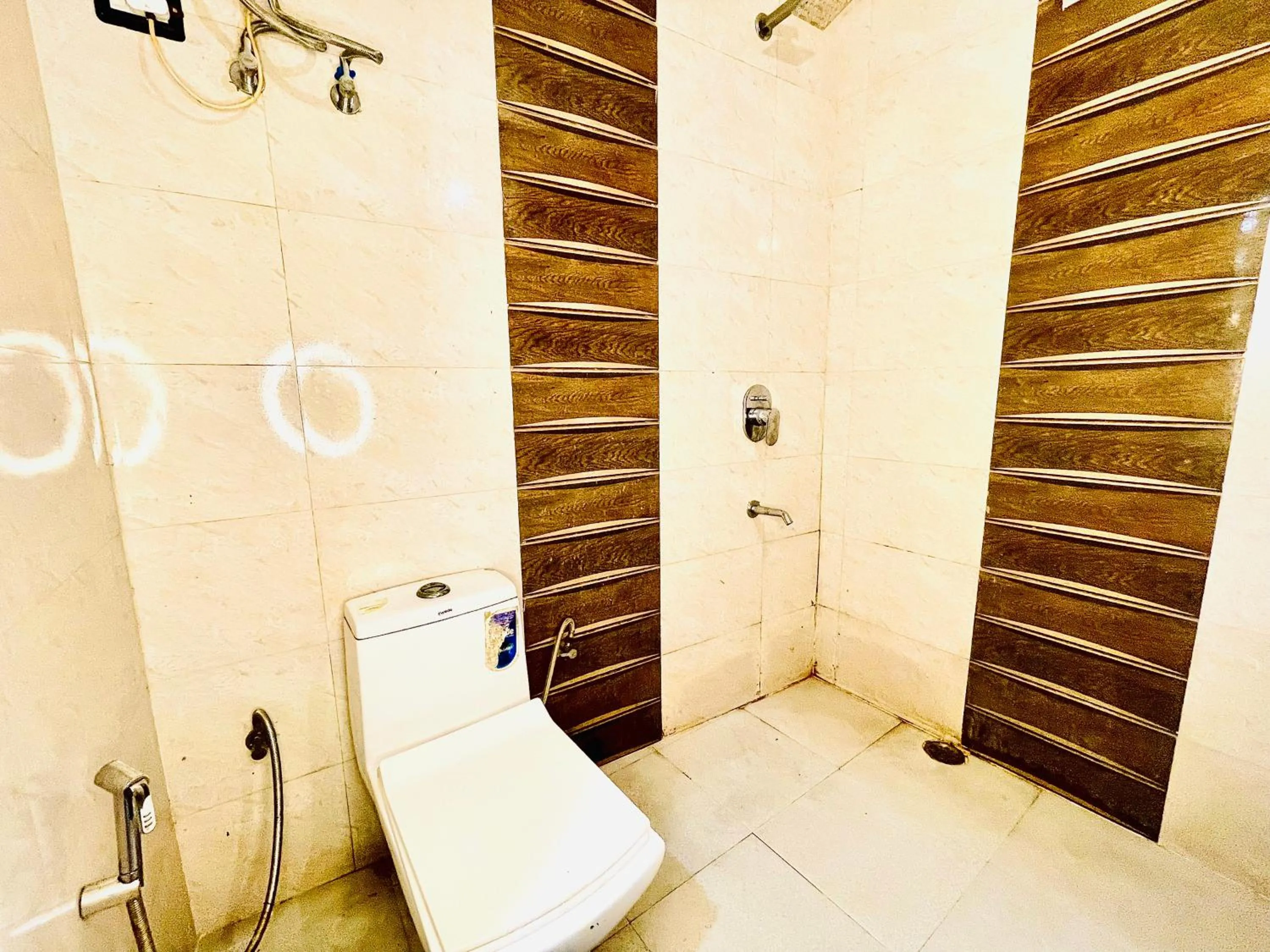 Shower in Hotel Hauz Khas Inn Near Hauz Khas Fort and Deer Park