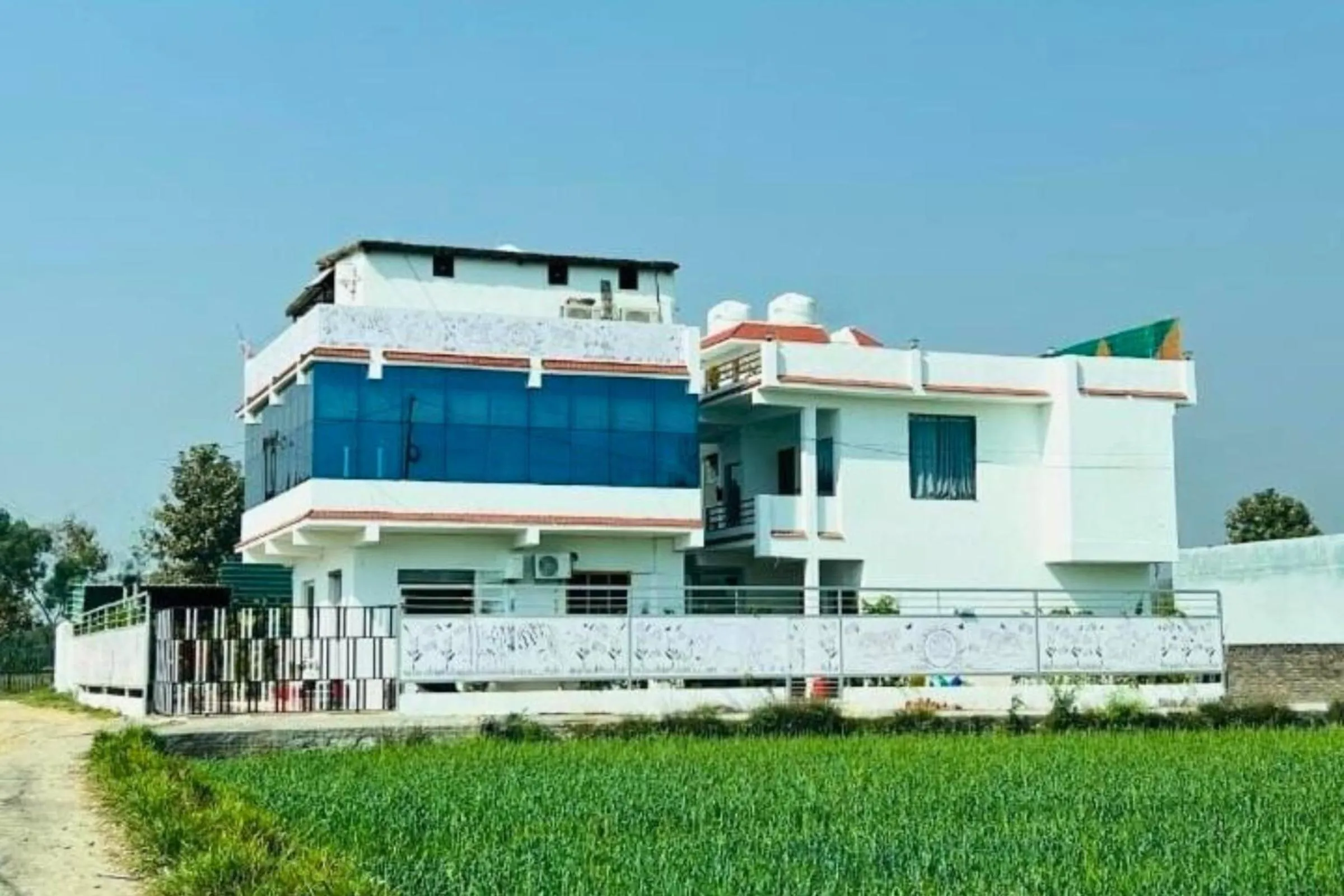 Property building in Three Heavens Corbett