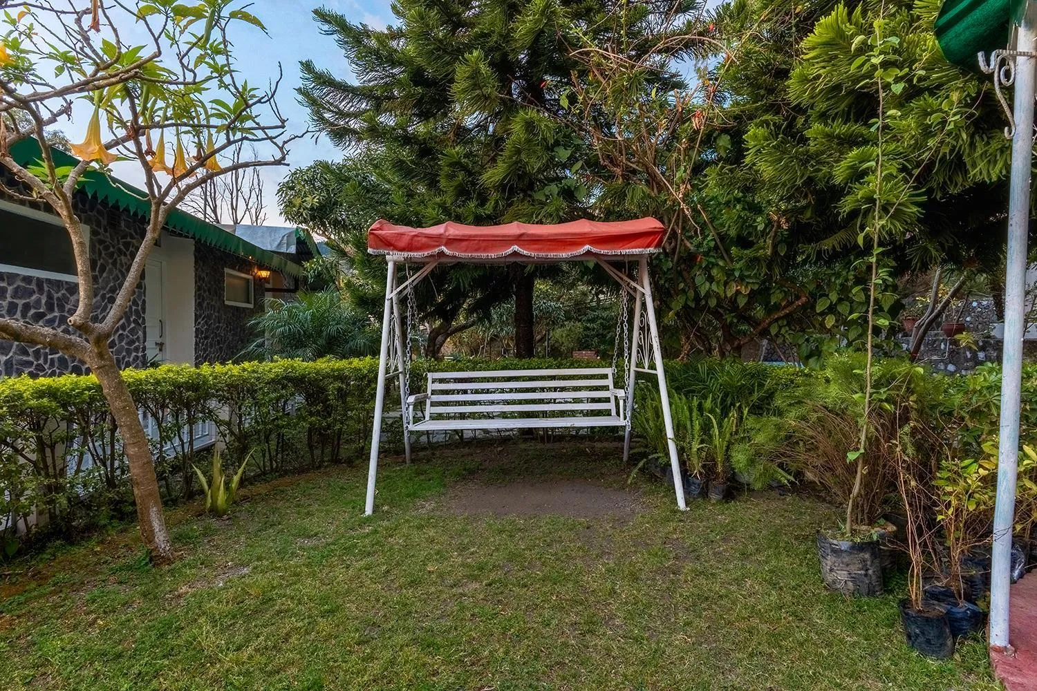 Garden in Maati Resort by The Lake Hill