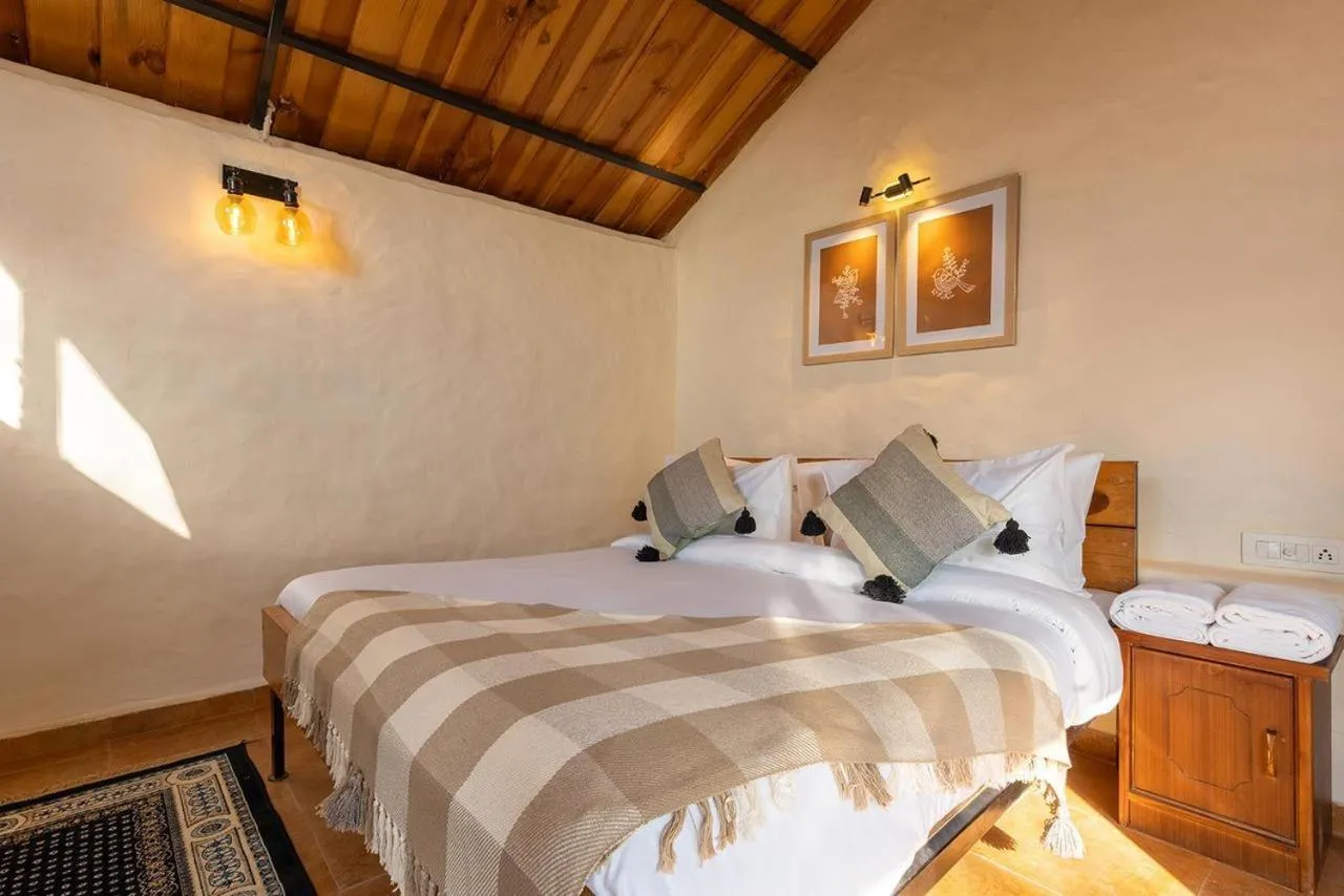 Photo of the whole room, Bed in Maati Resort by The Lake Hill