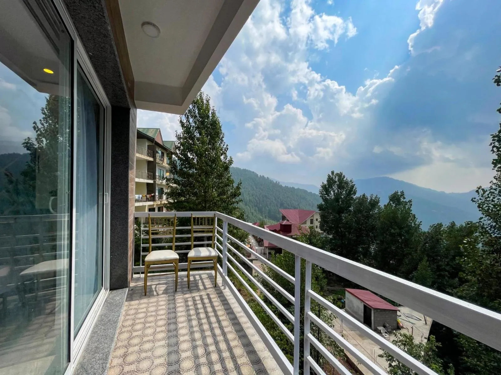 Kamboh La Cloud Hotel and Apartments