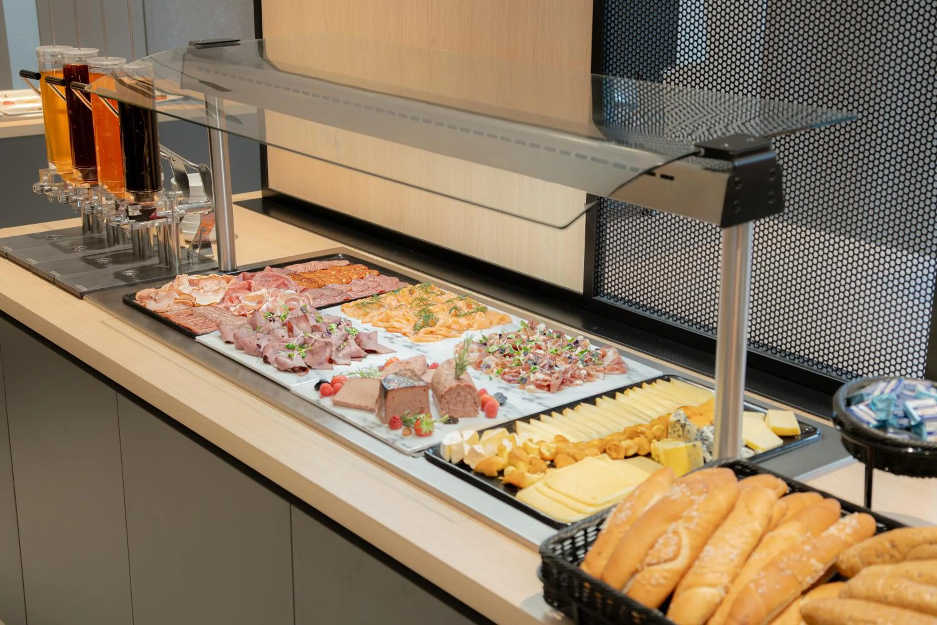 Restaurant/places to eat in WE Hotel EXPO Prague