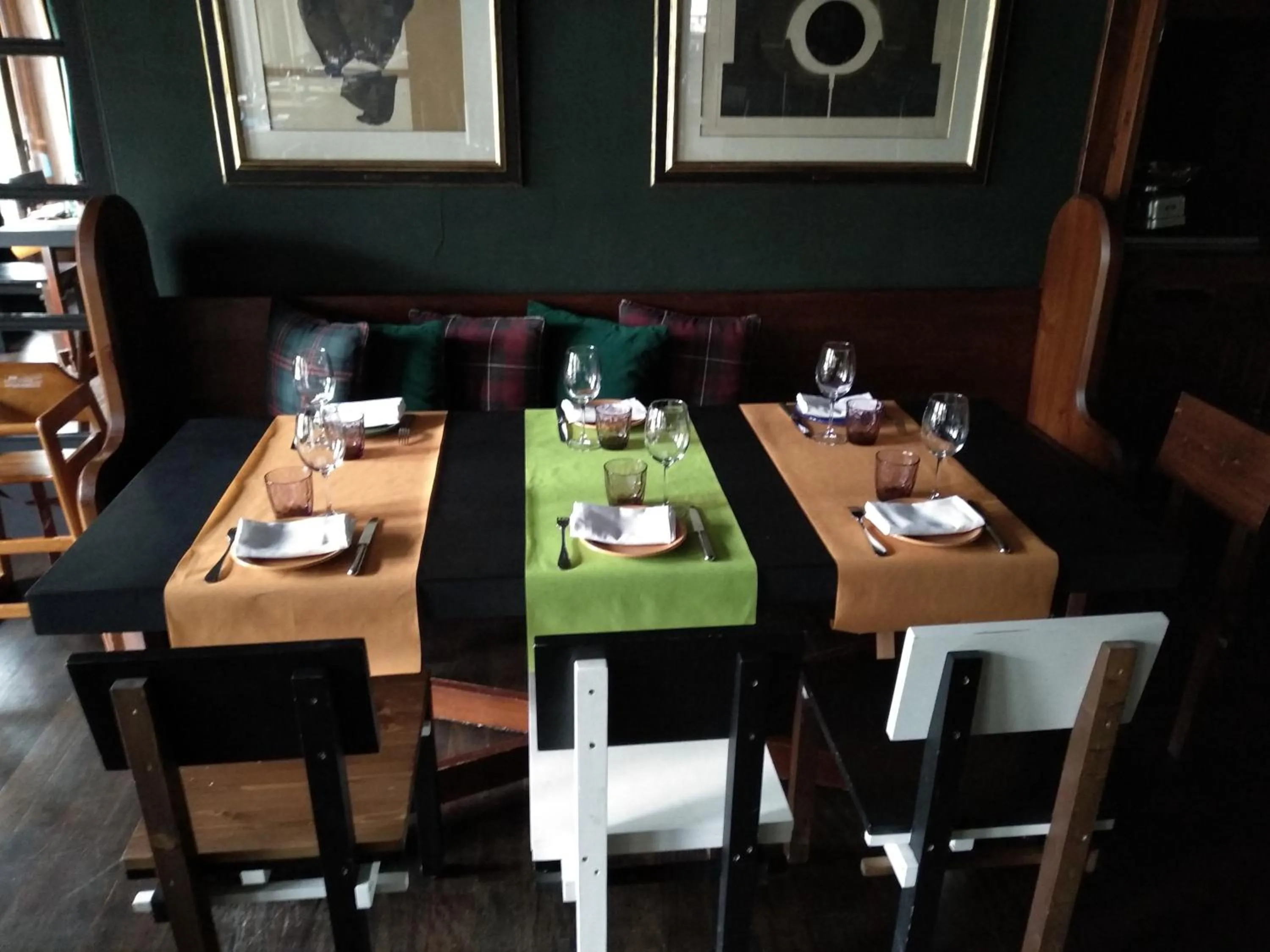 Restaurant/places to eat in Parador de Artíes