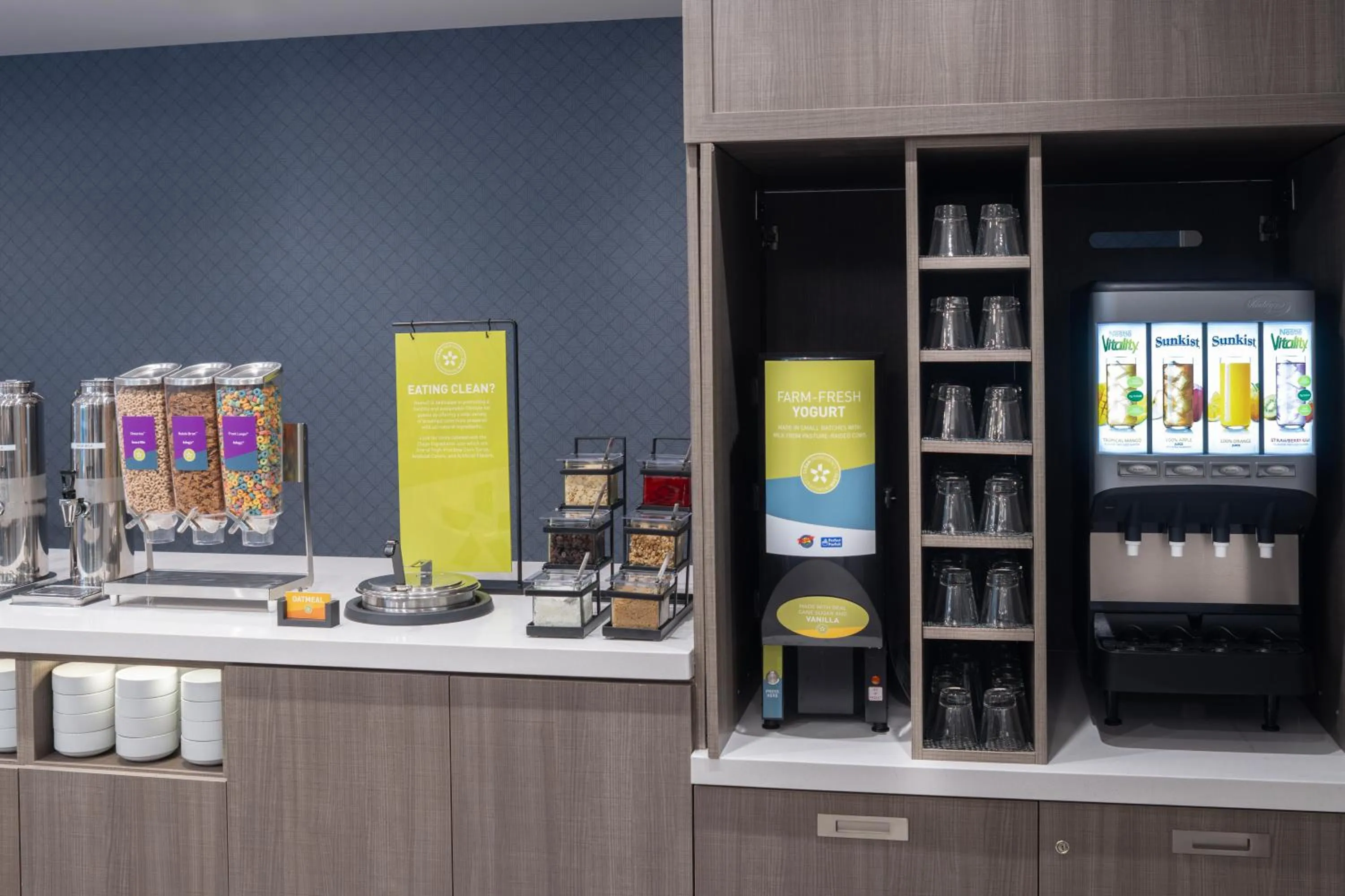 Food and drinks in Home2 Suites By Hilton Kittery