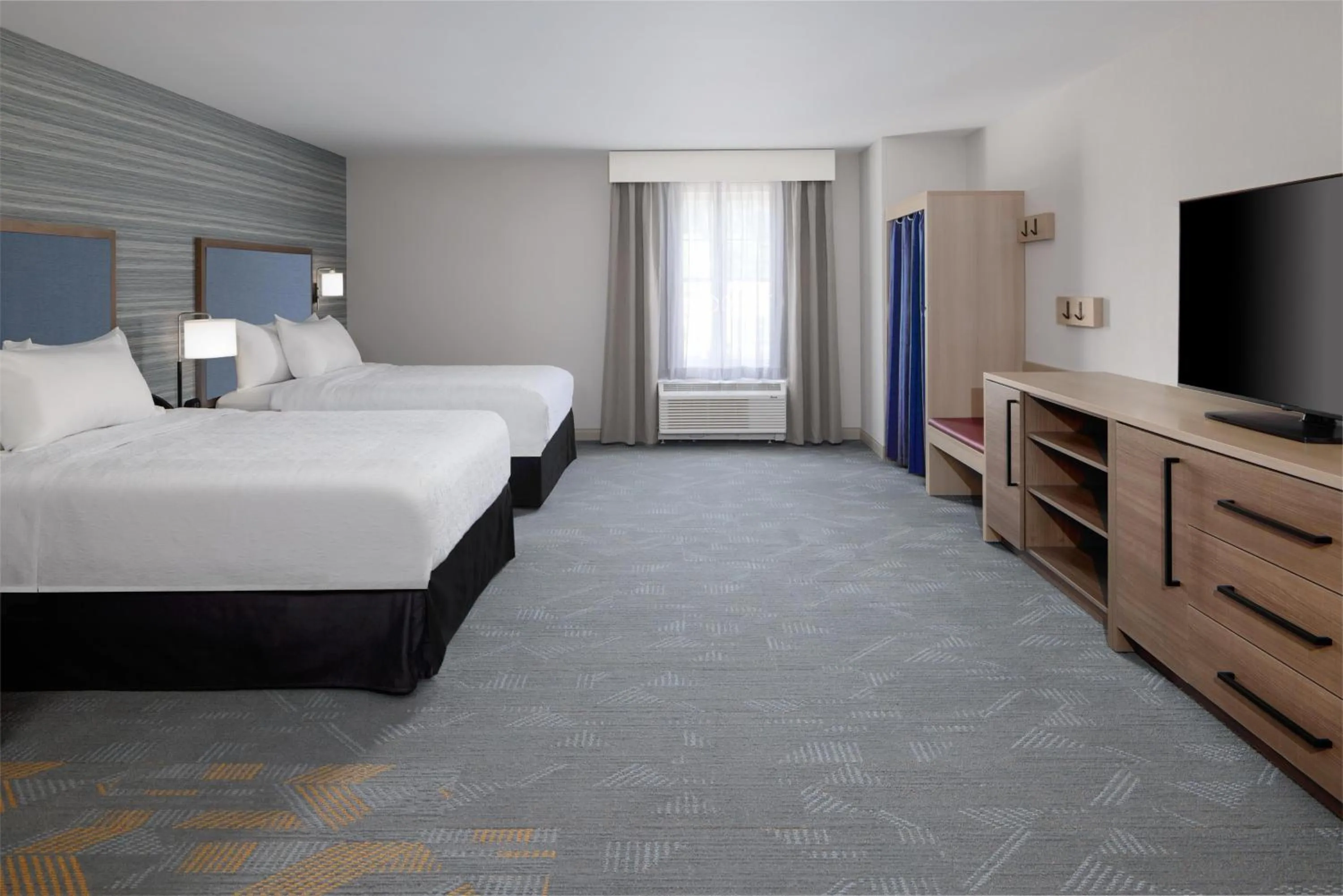 Bed in Home2 Suites By Hilton Kittery