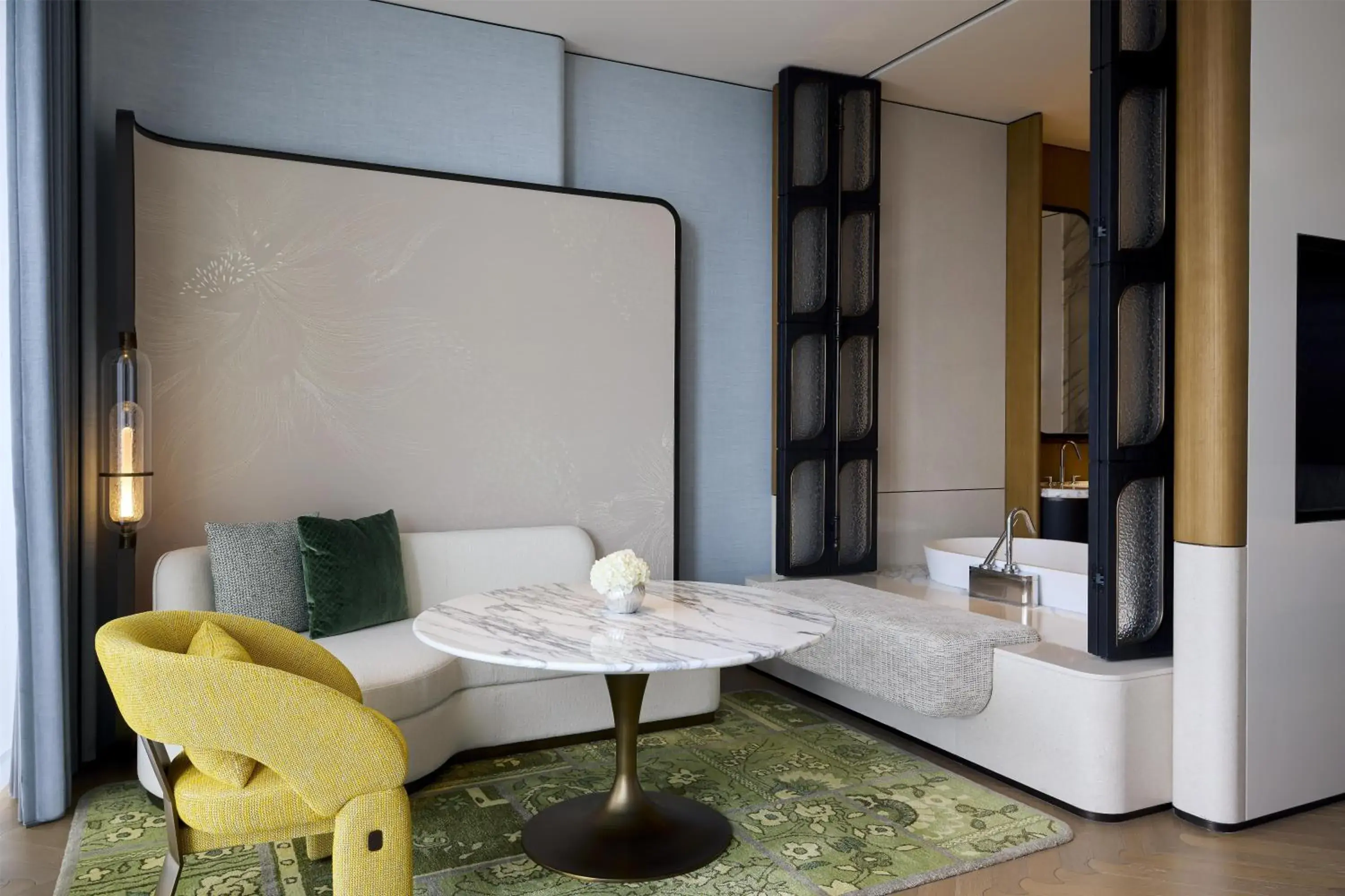 Deluxe Queen Room with Two Queen Beds and River View - single occupancy in Waldorf Astoria Shanghai Qiantan Deluxe Queen Room with Two Queen Beds and River View - single occupancy in Waldorf Astoria Shanghai Qiantan