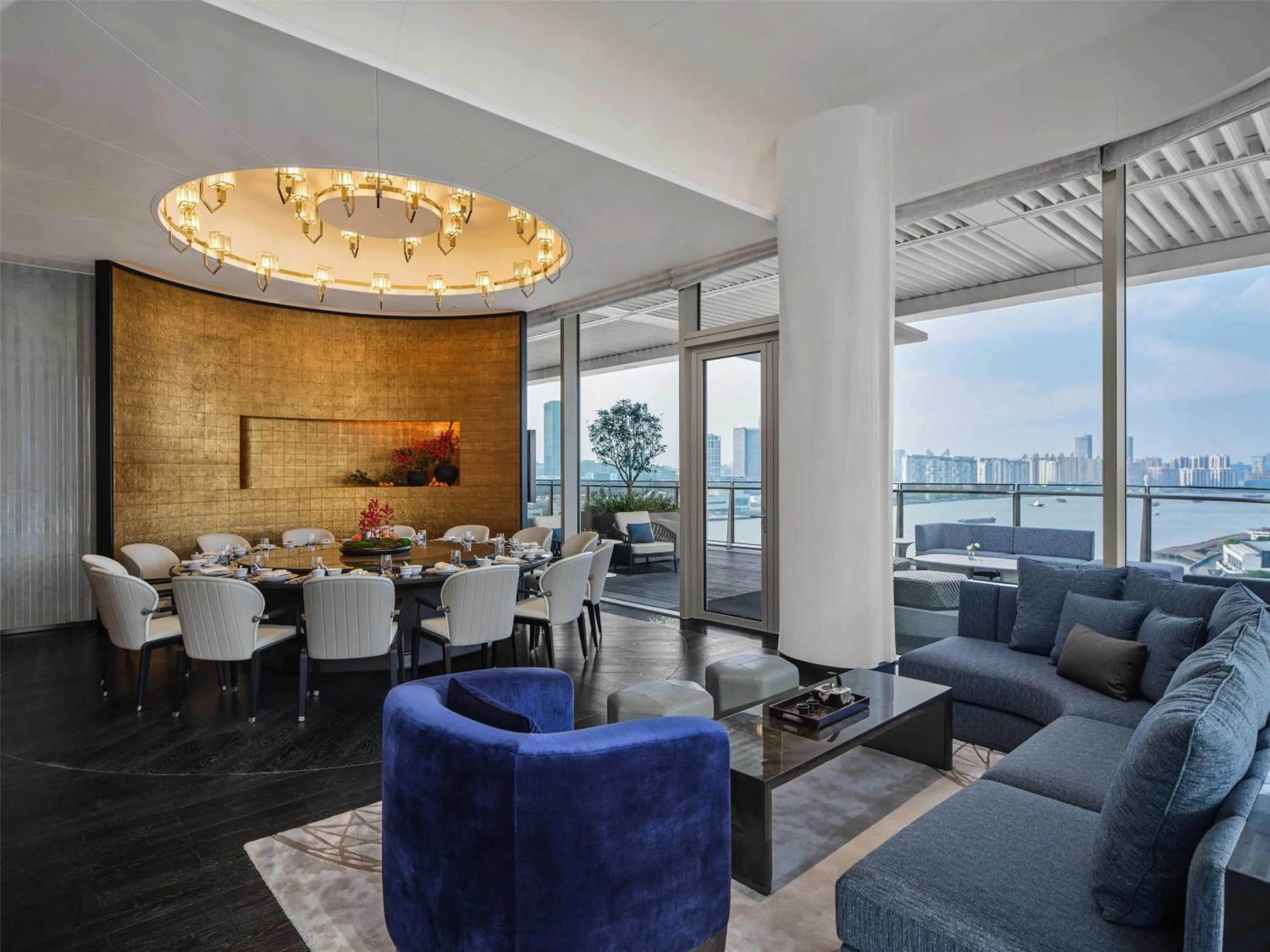 Dining area in Waldorf Astoria Shanghai Qiantan