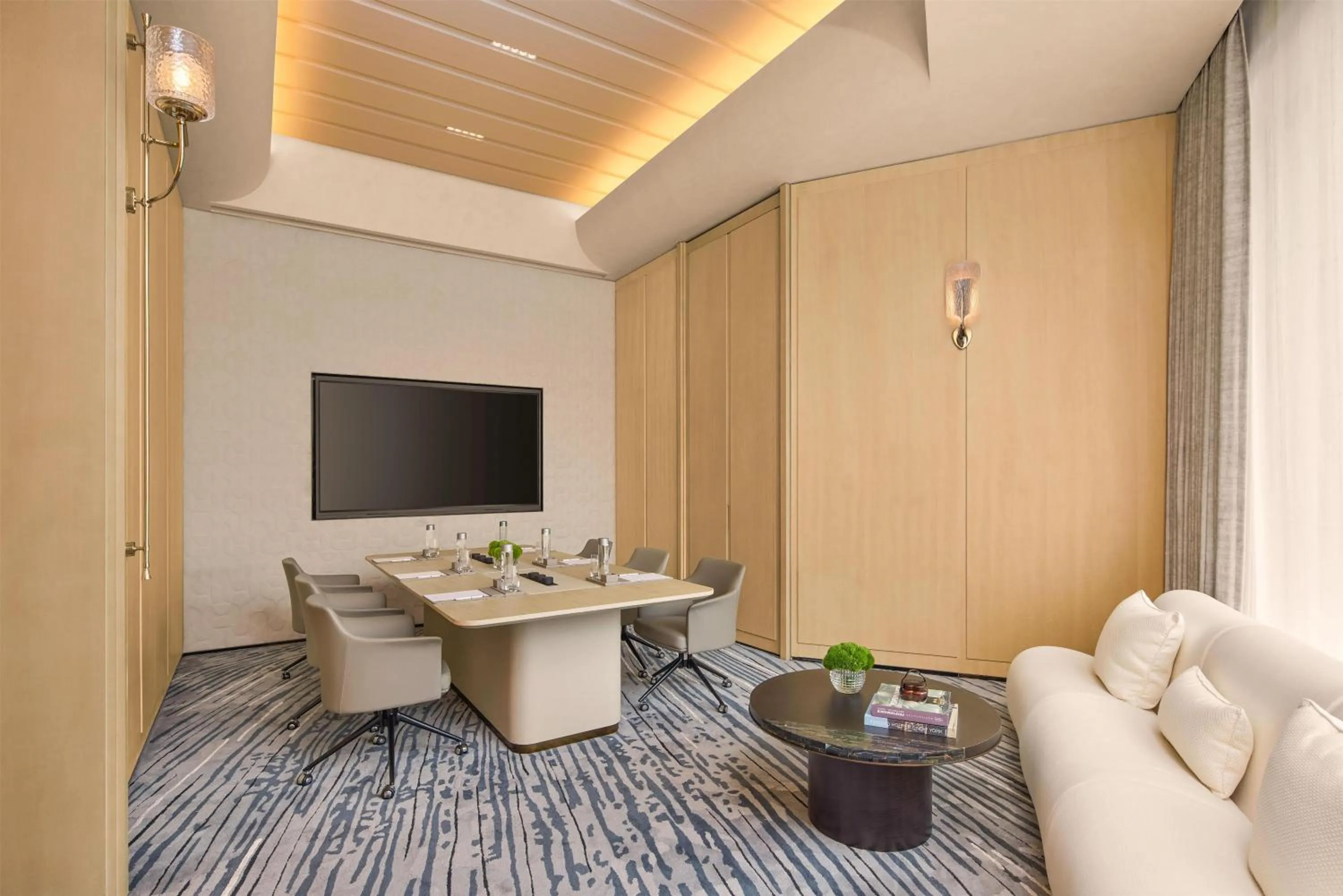 Meeting/conference room in Waldorf Astoria Shanghai Qiantan