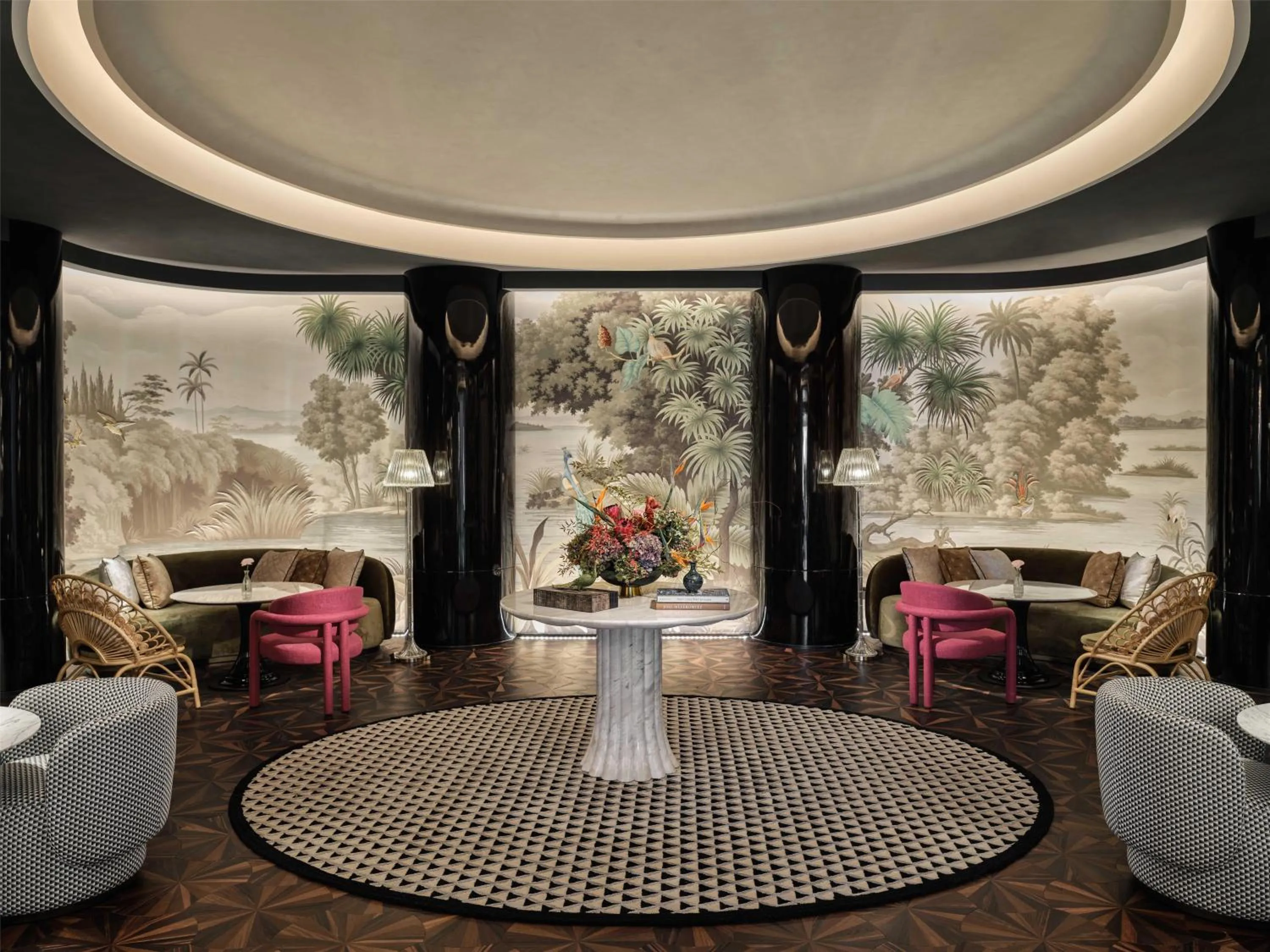 Dining area in Waldorf Astoria Shanghai Qiantan