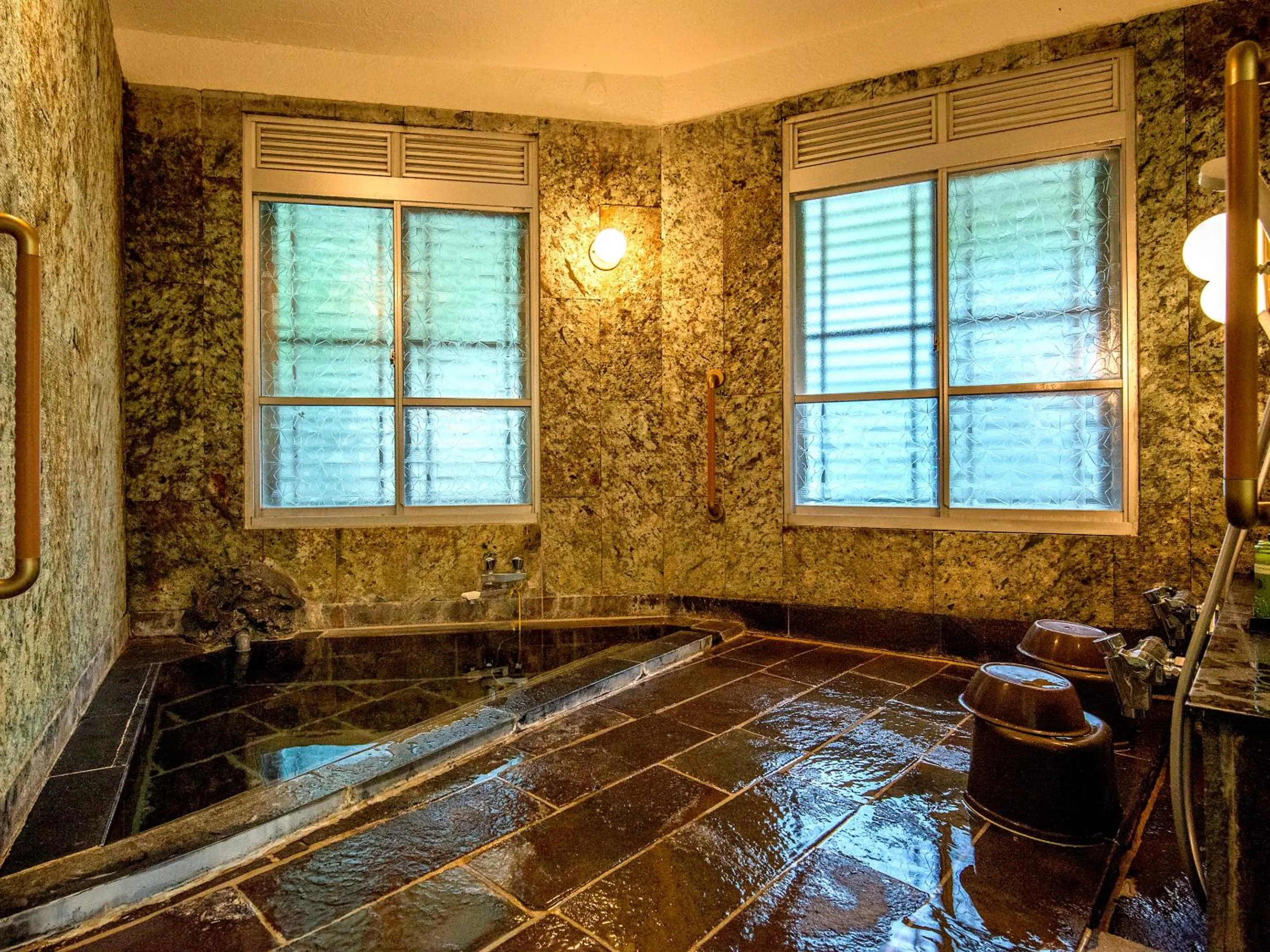 Hot Spring Bath in TKP Lectore Hakone Gora