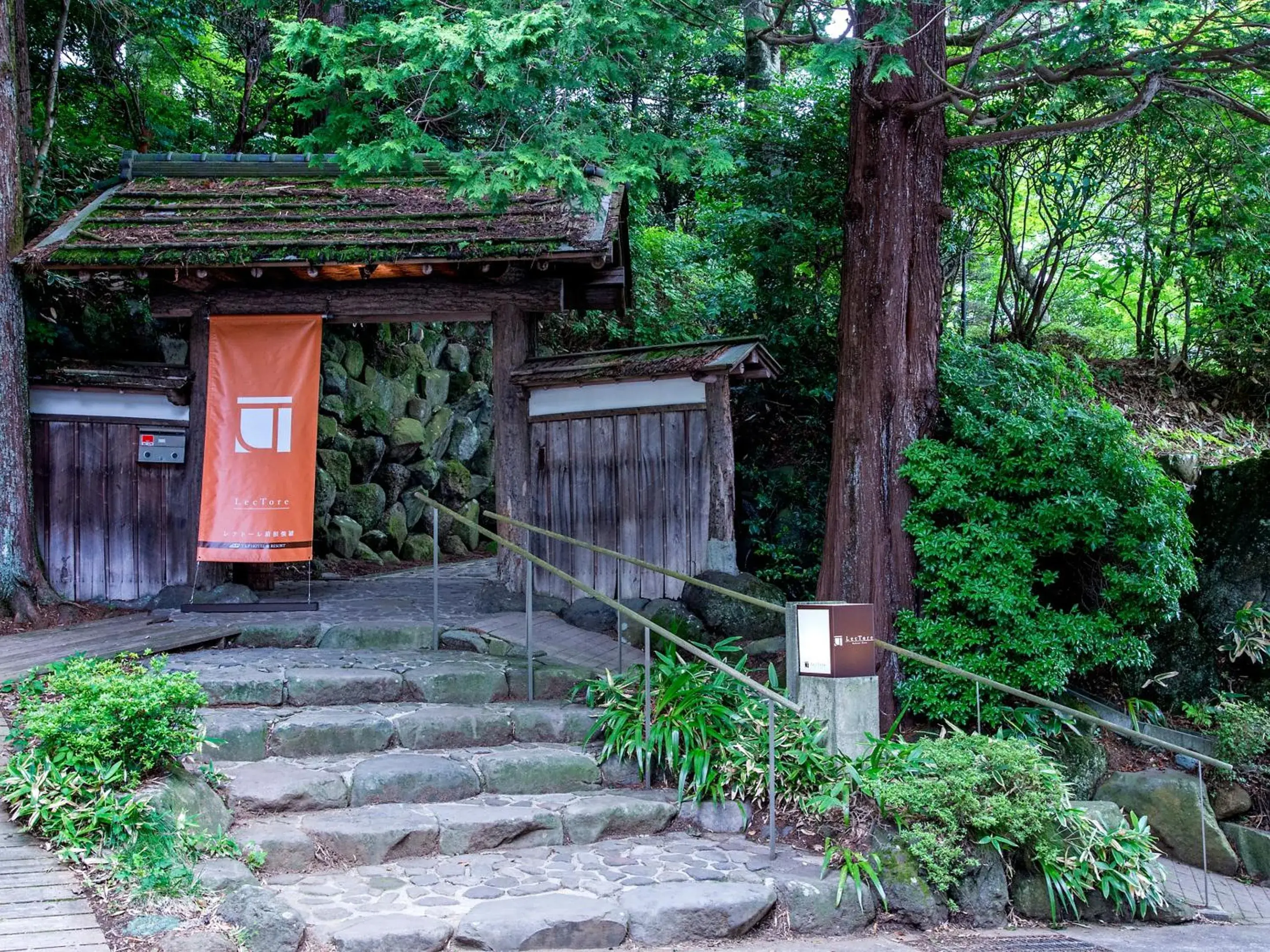 Facade/entrance in TKP Lectore Hakone Gora Facade/entrance in TKP Lectore Hakone Gora