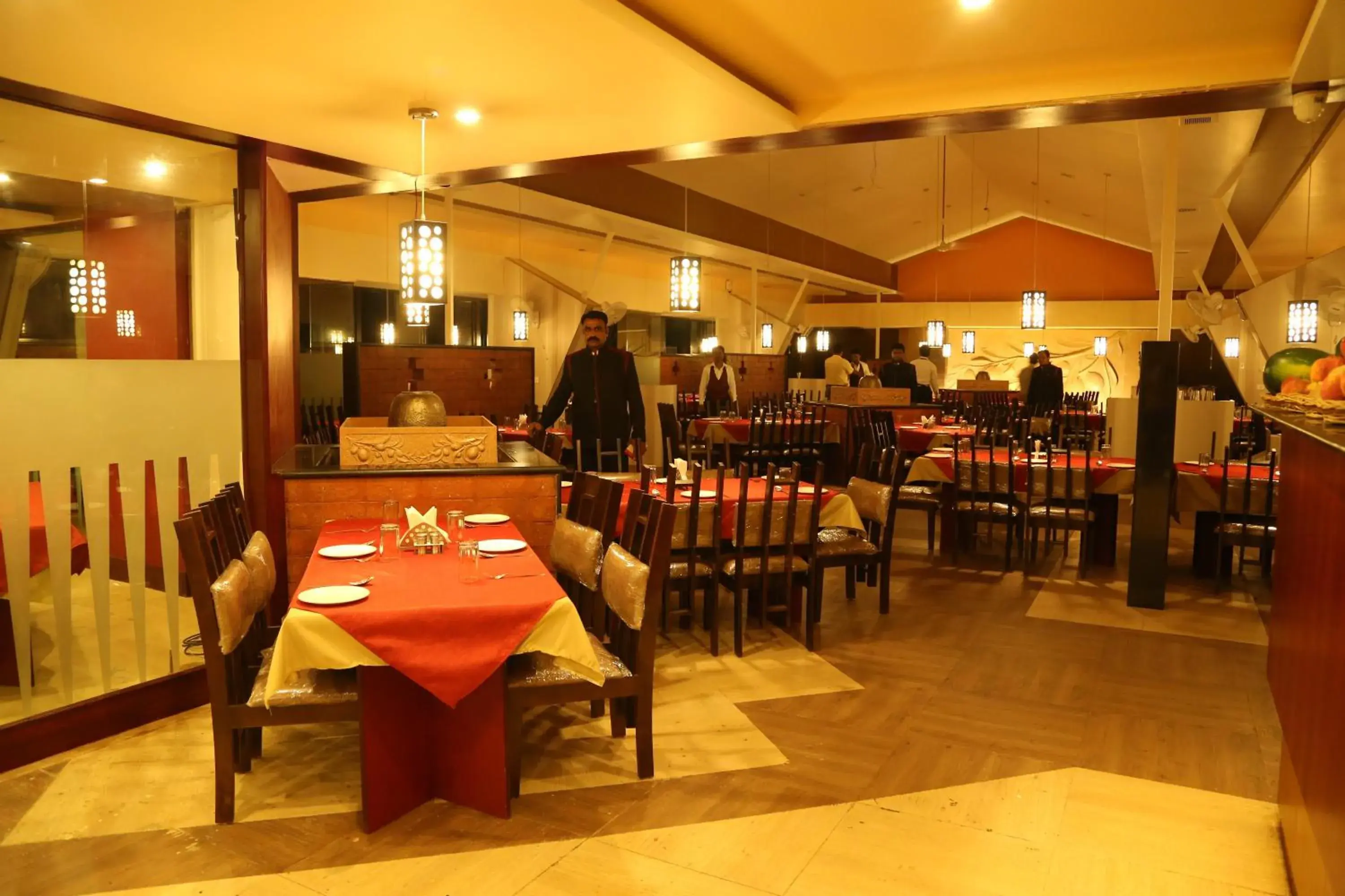 Restaurant/places to eat in Hotel Metropolis Restaurant/places to eat in Hotel Metropolis