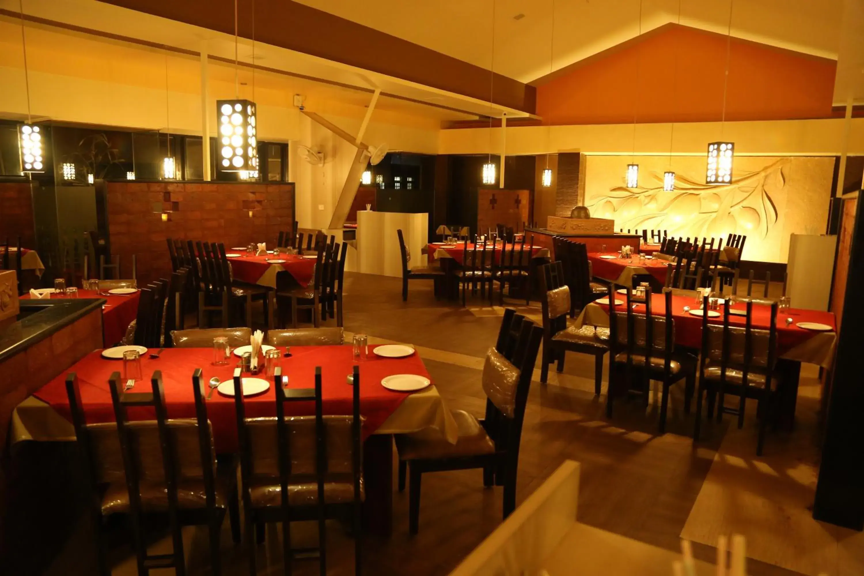 Restaurant/places to eat in Hotel Metropolis Restaurant/places to eat in Hotel Metropolis