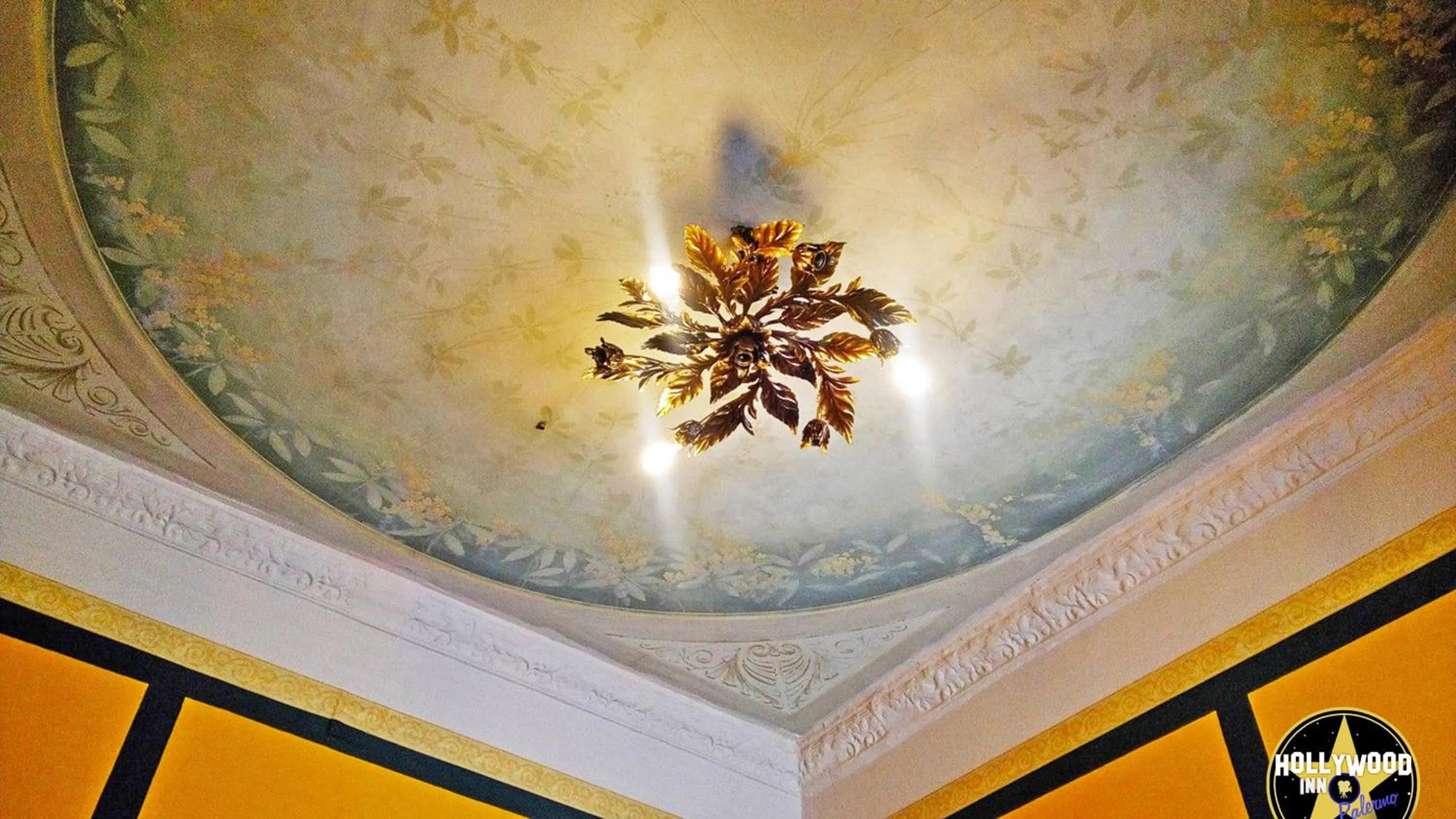 Decorative detail in Hollywood Inn Palermo