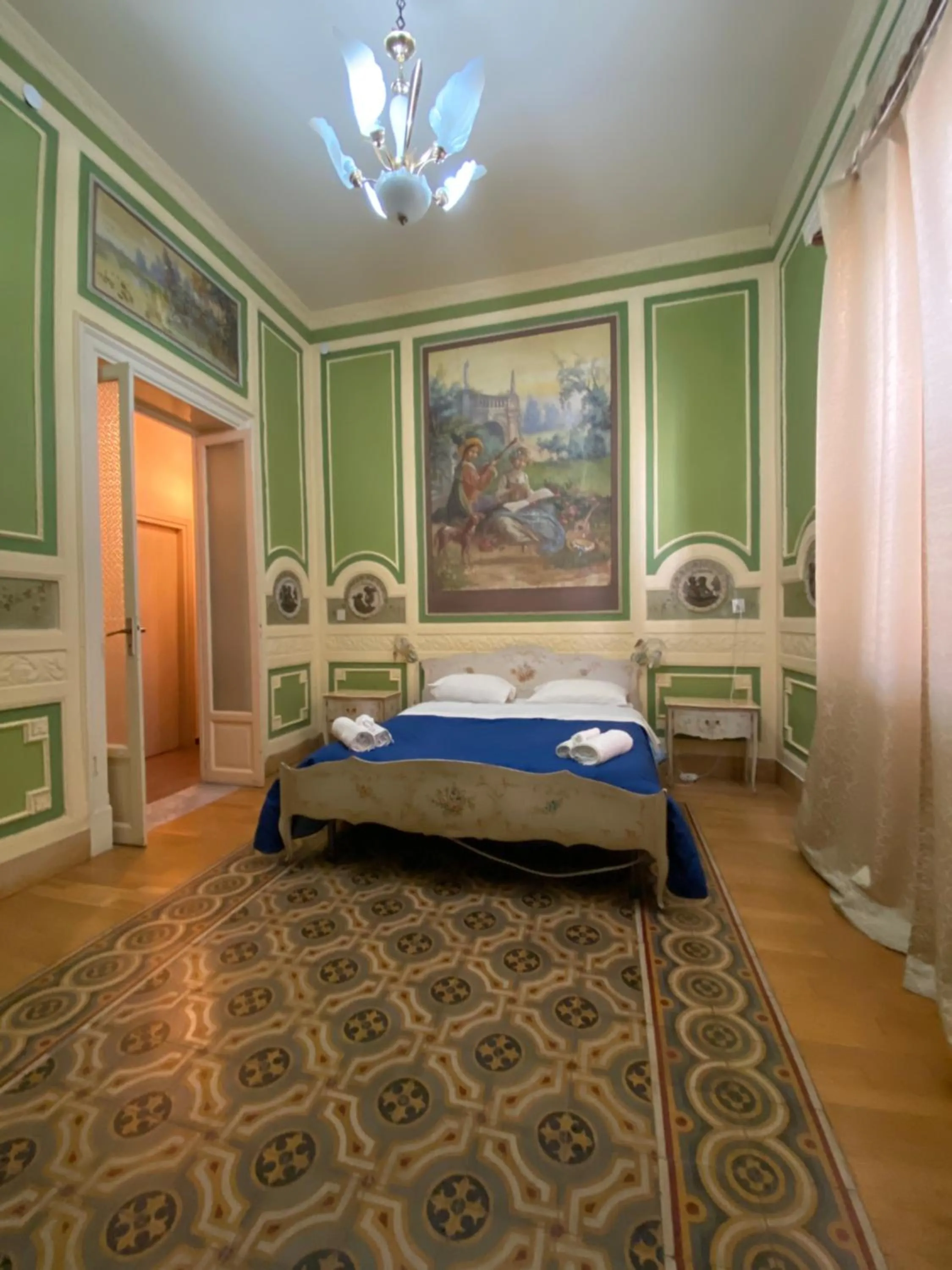 Photo of the whole room, Bed in Hollywood Inn Palermo