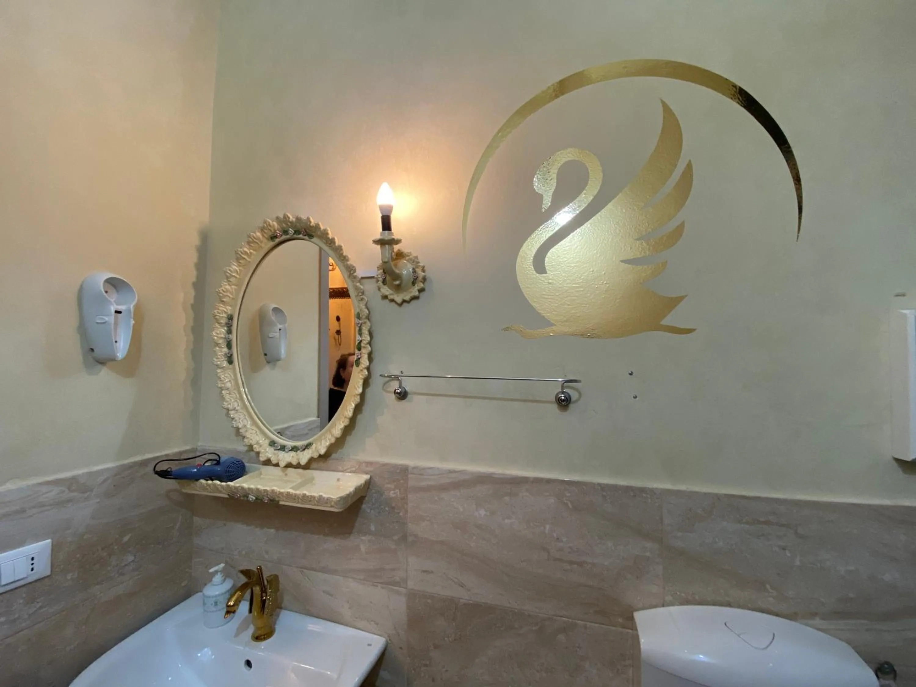 Shower in Hollywood Inn Palermo