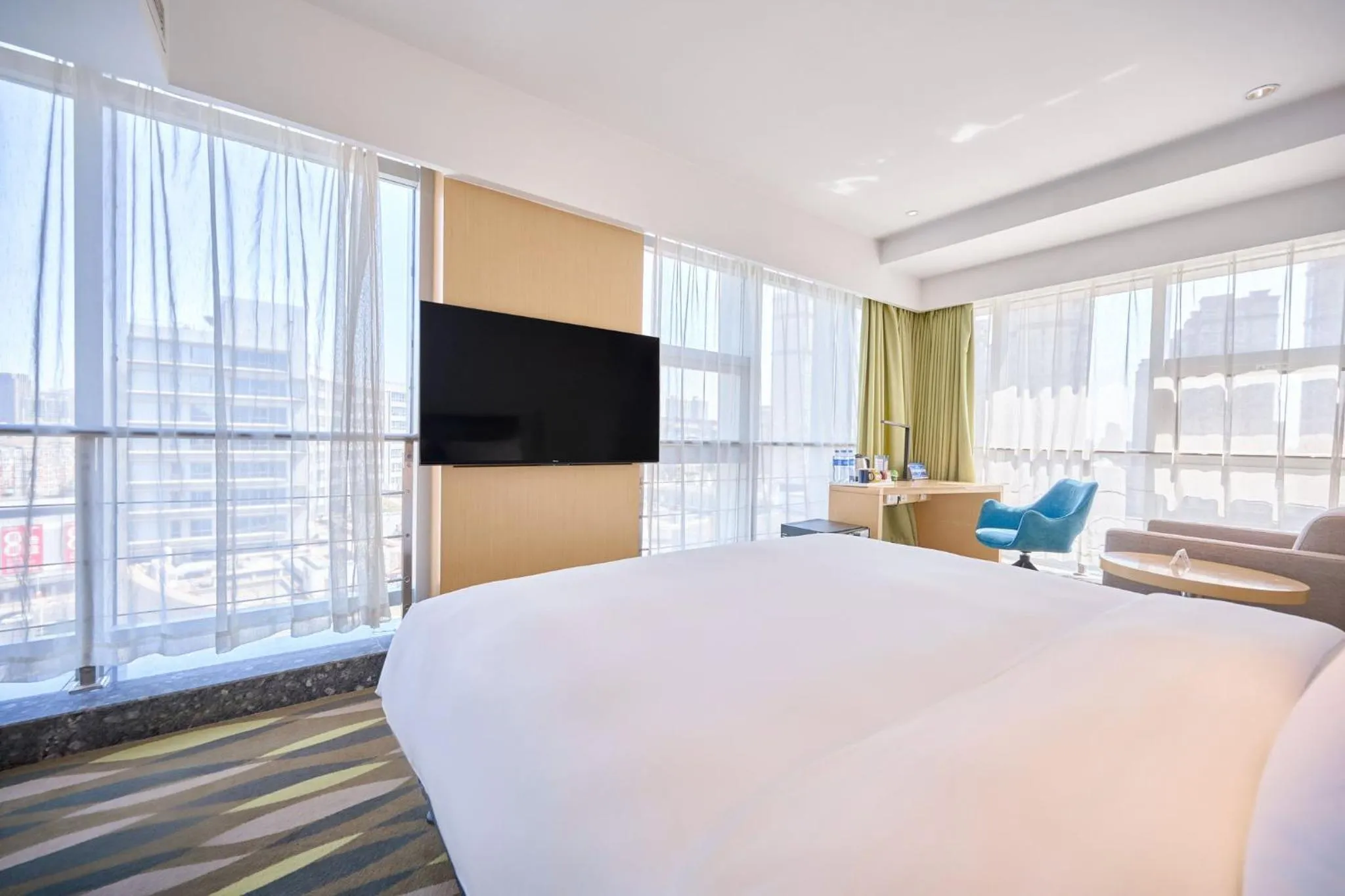 Photo of the whole room, Bed in Holiday Inn Express Changzhou Lanling by IHG