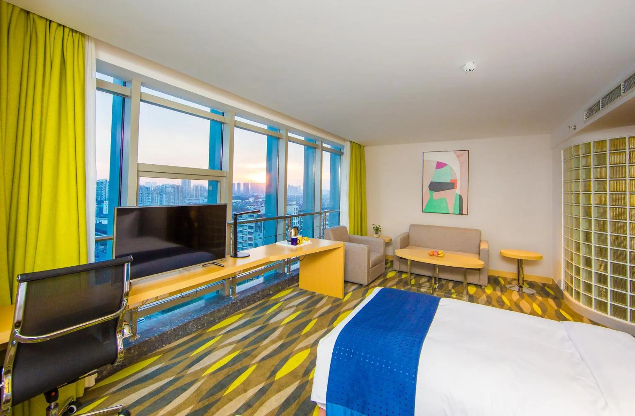 Photo of the whole room, Bed in Holiday Inn Express Changzhou Lanling by IHG