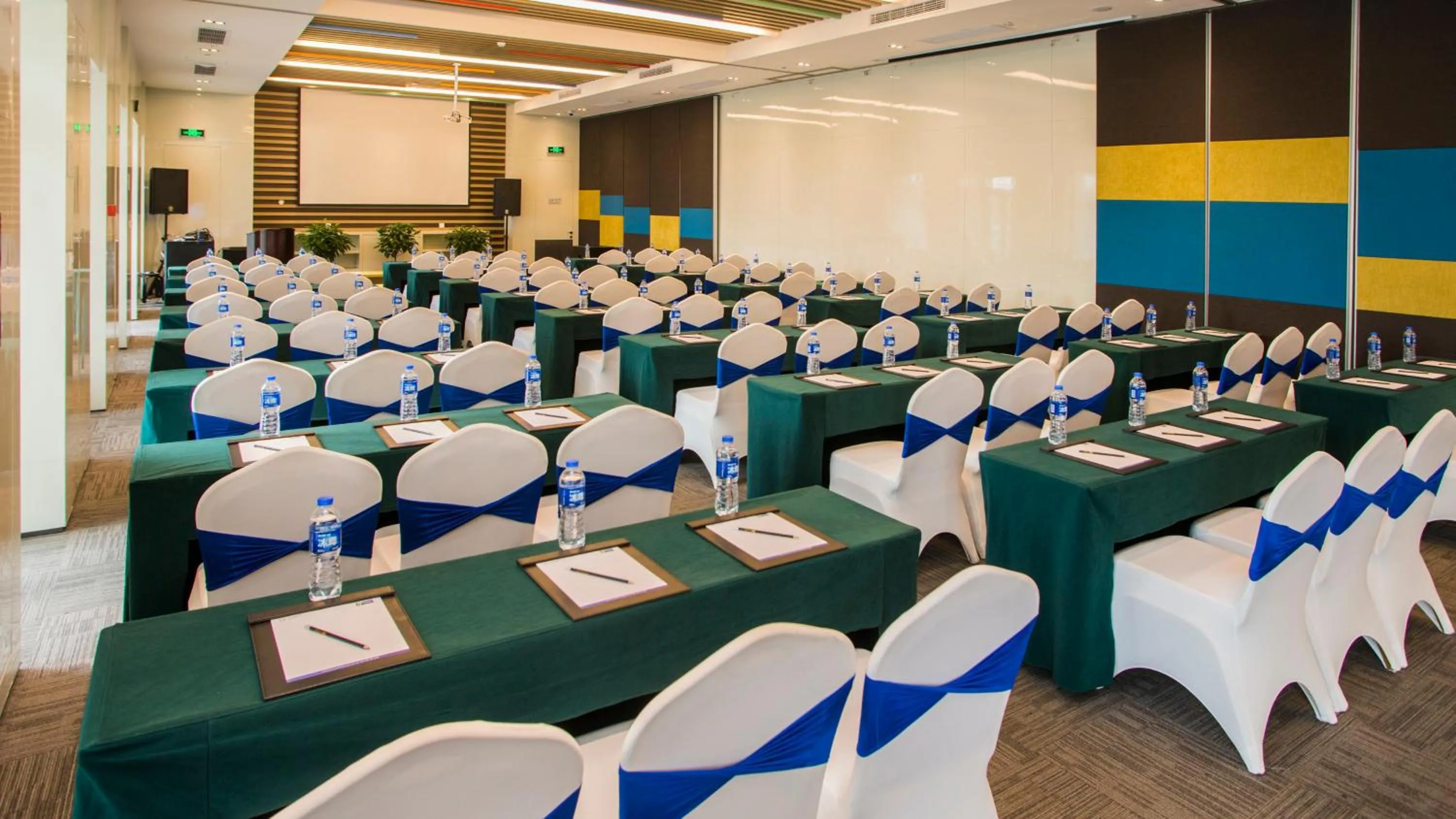 Meeting/conference room in Holiday Inn Express Changzhou Lanling by IHG