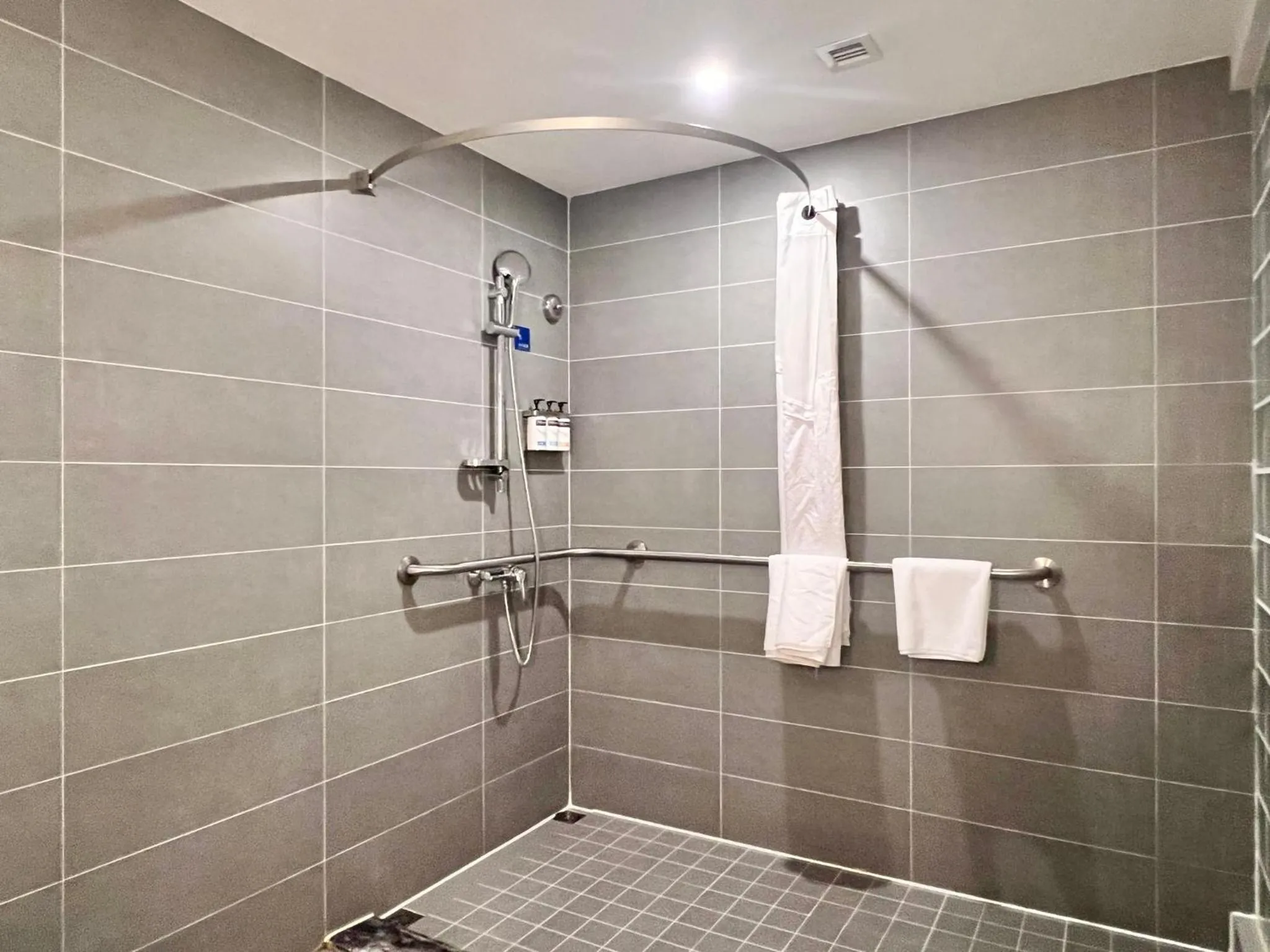 Photo of the whole room in Holiday Inn Express Changzhou Lanling by IHG