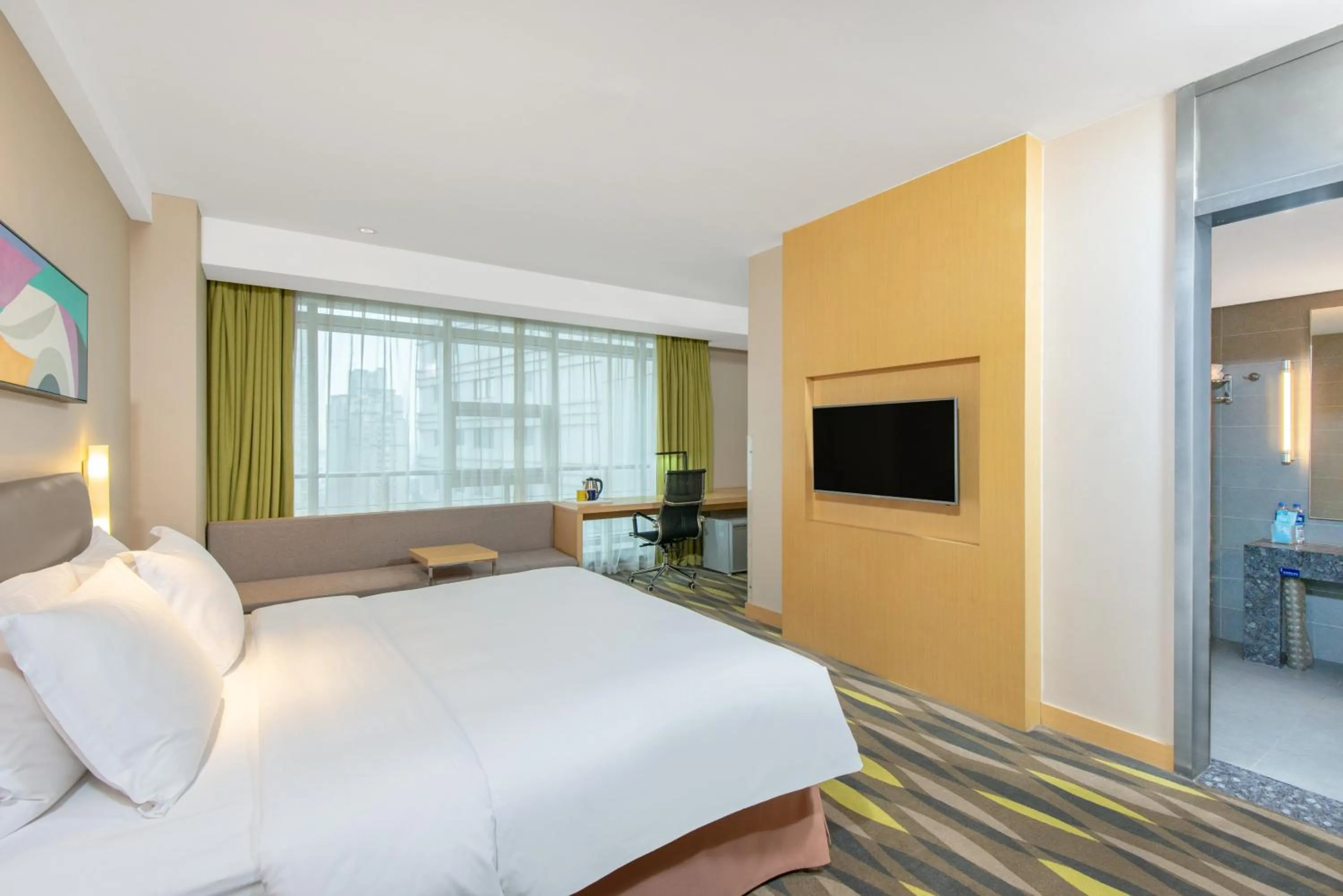 Photo of the whole room, Bed in Holiday Inn Express Changzhou Lanling by IHG