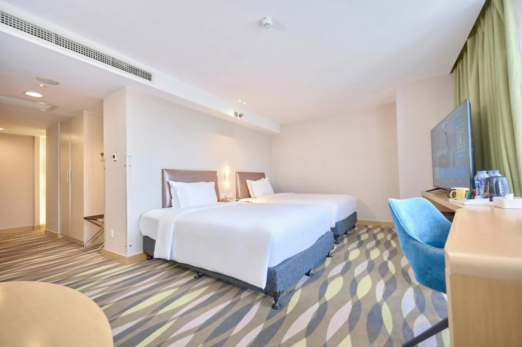 Photo of the whole room, Bed in Holiday Inn Express Changzhou Lanling by IHG