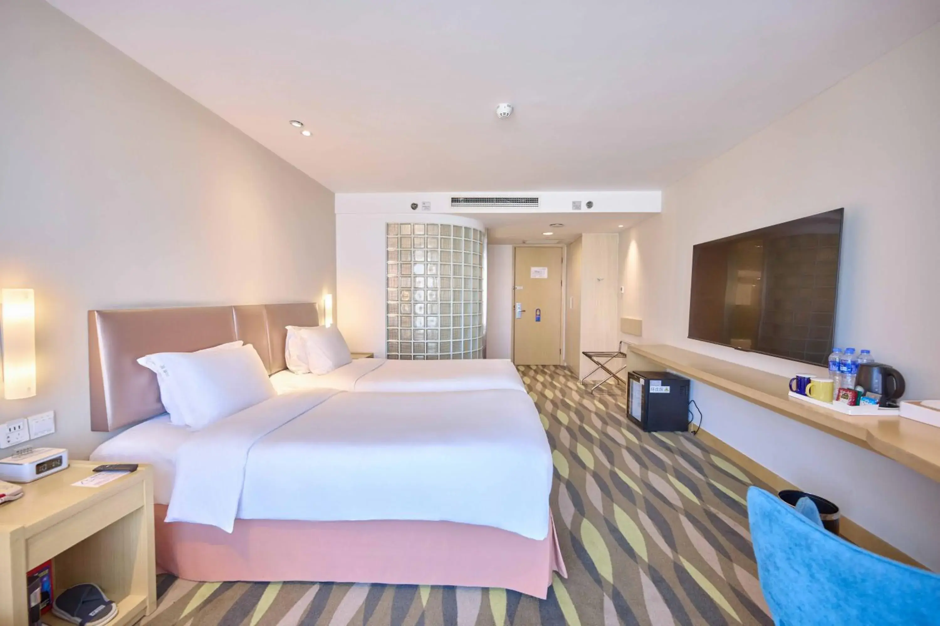 Photo of the whole room, Bed in Holiday Inn Express Changzhou Lanling by IHG Photo of the whole room, Bed in Holiday Inn Express Changzhou Lanling by IHG