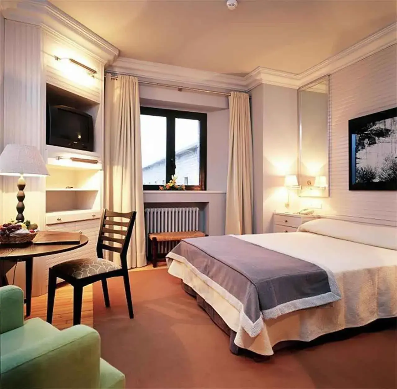 View (from property/room), Bed in Parador de Vielha View (from property/room), Bed in Parador de Vielha