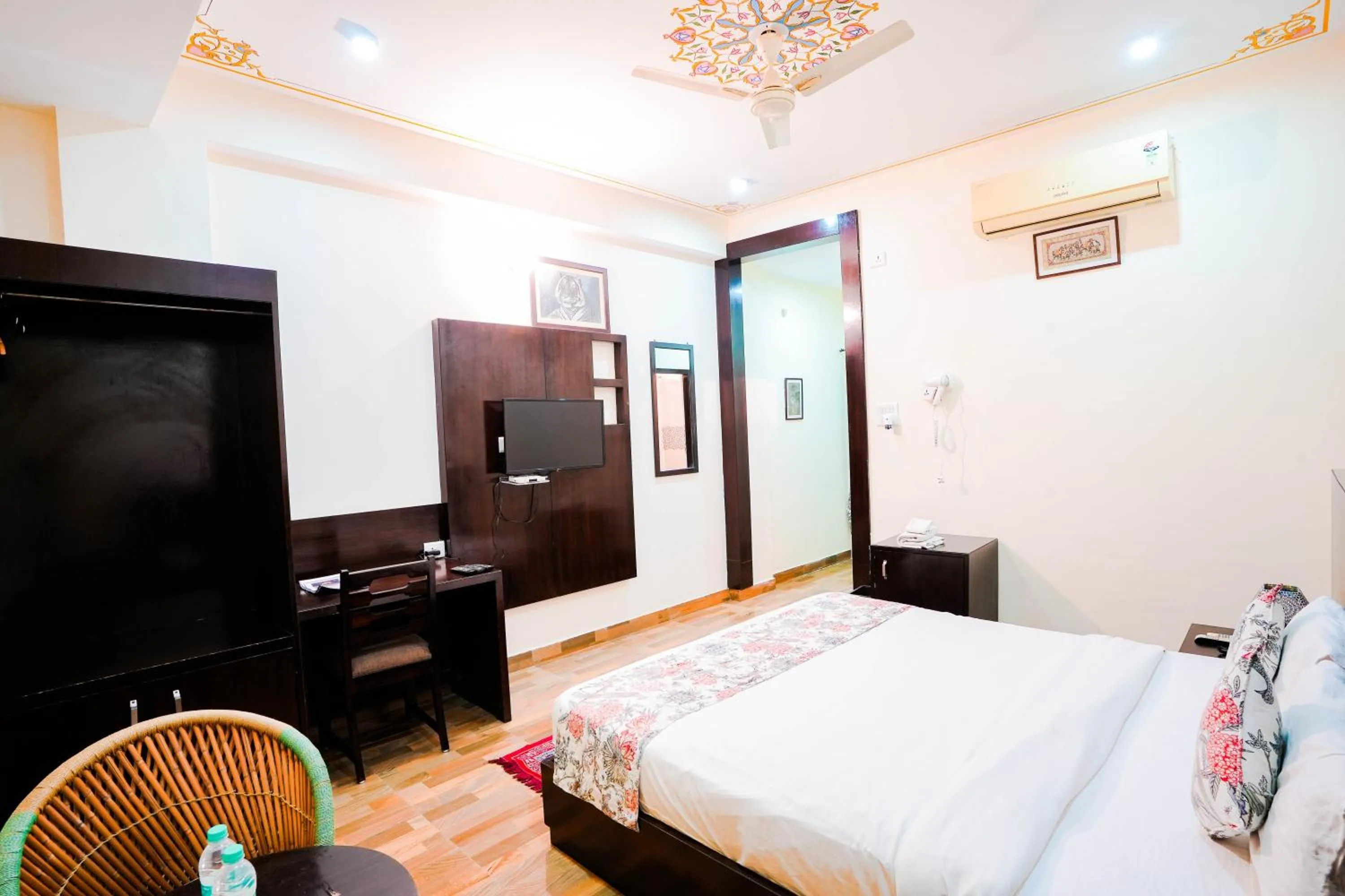 Bed in Rajputana Heritage