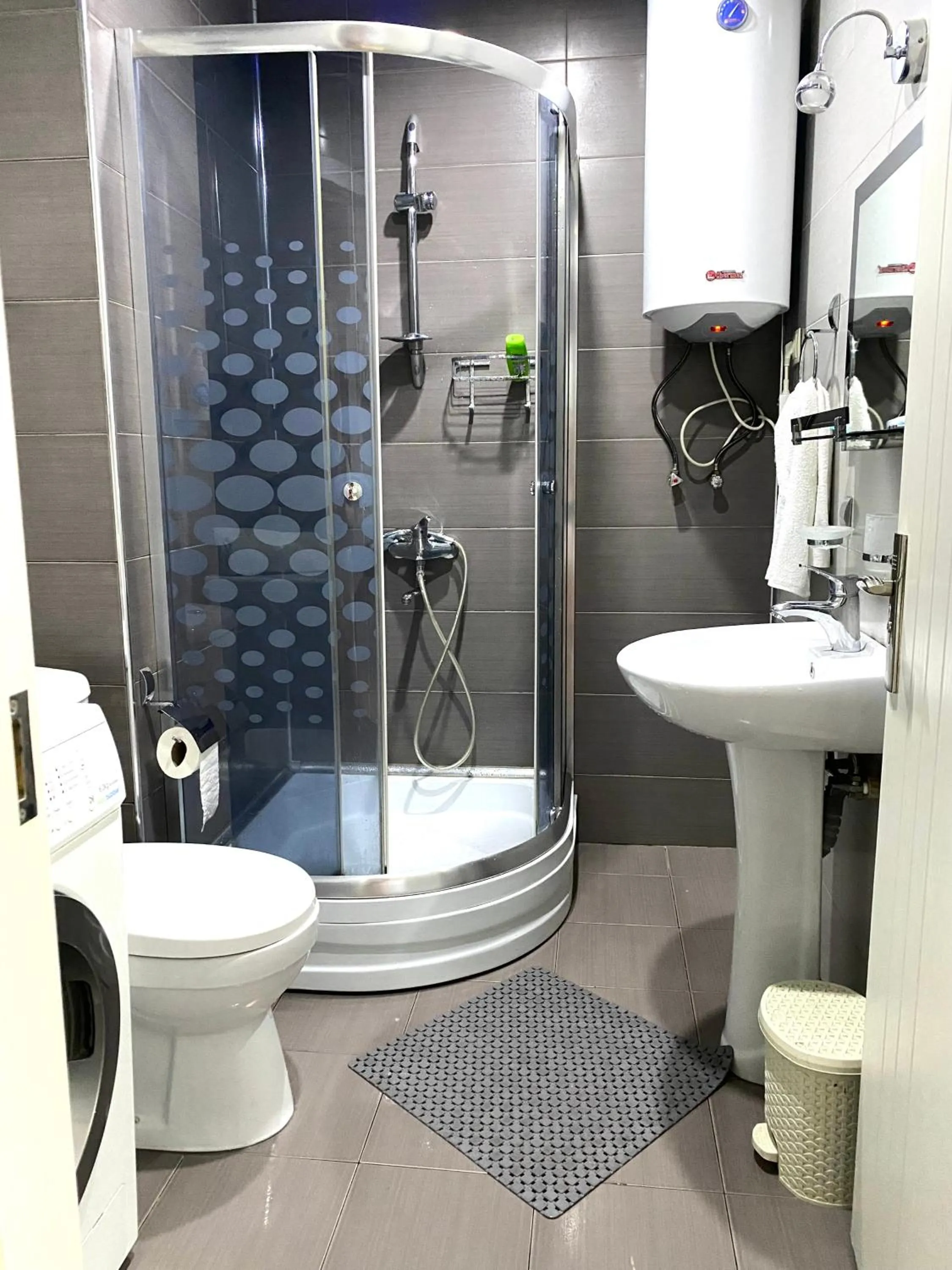 Shower in Lela's Apartment