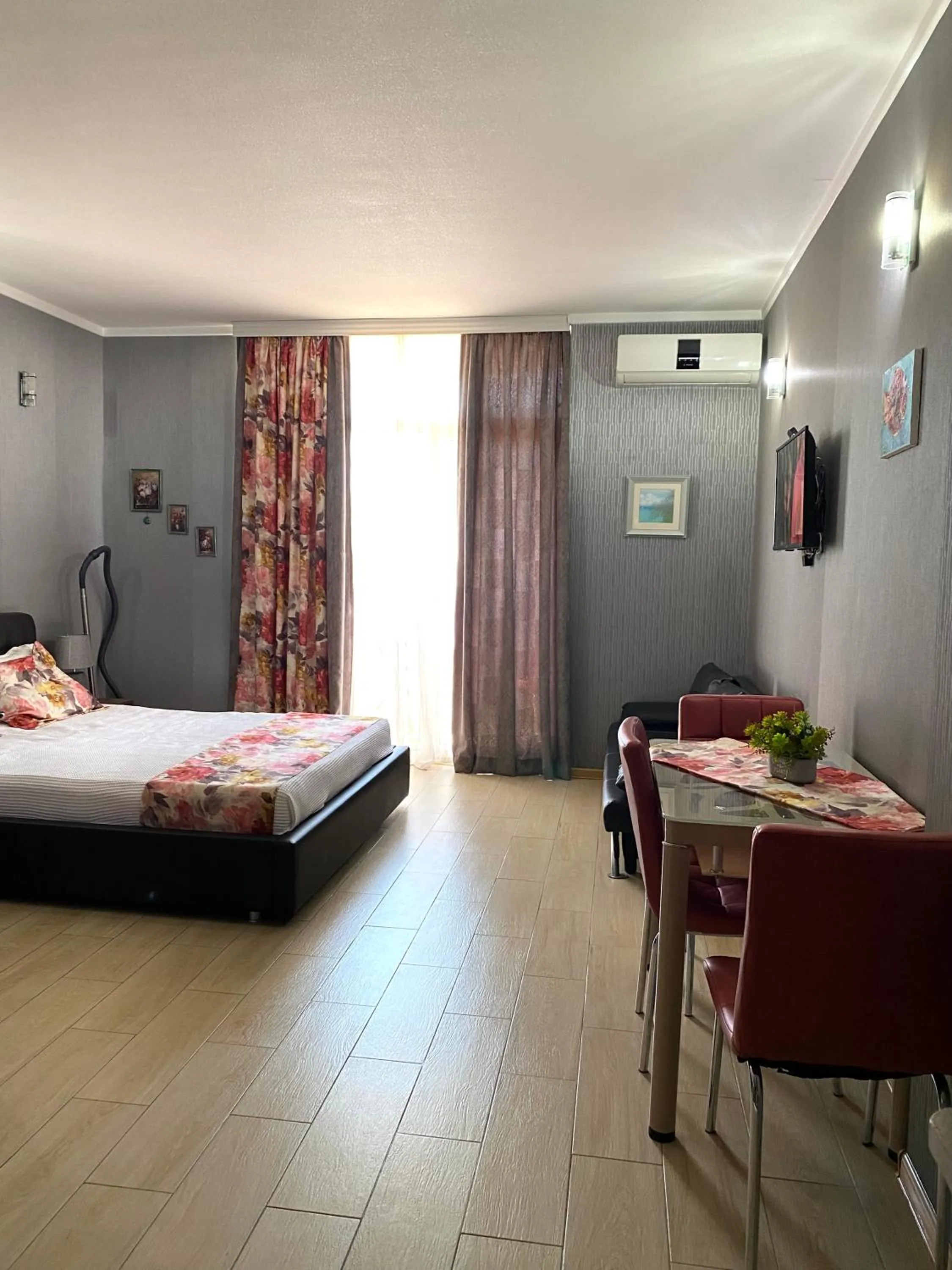 Living room, Bed in Lela's Apartment