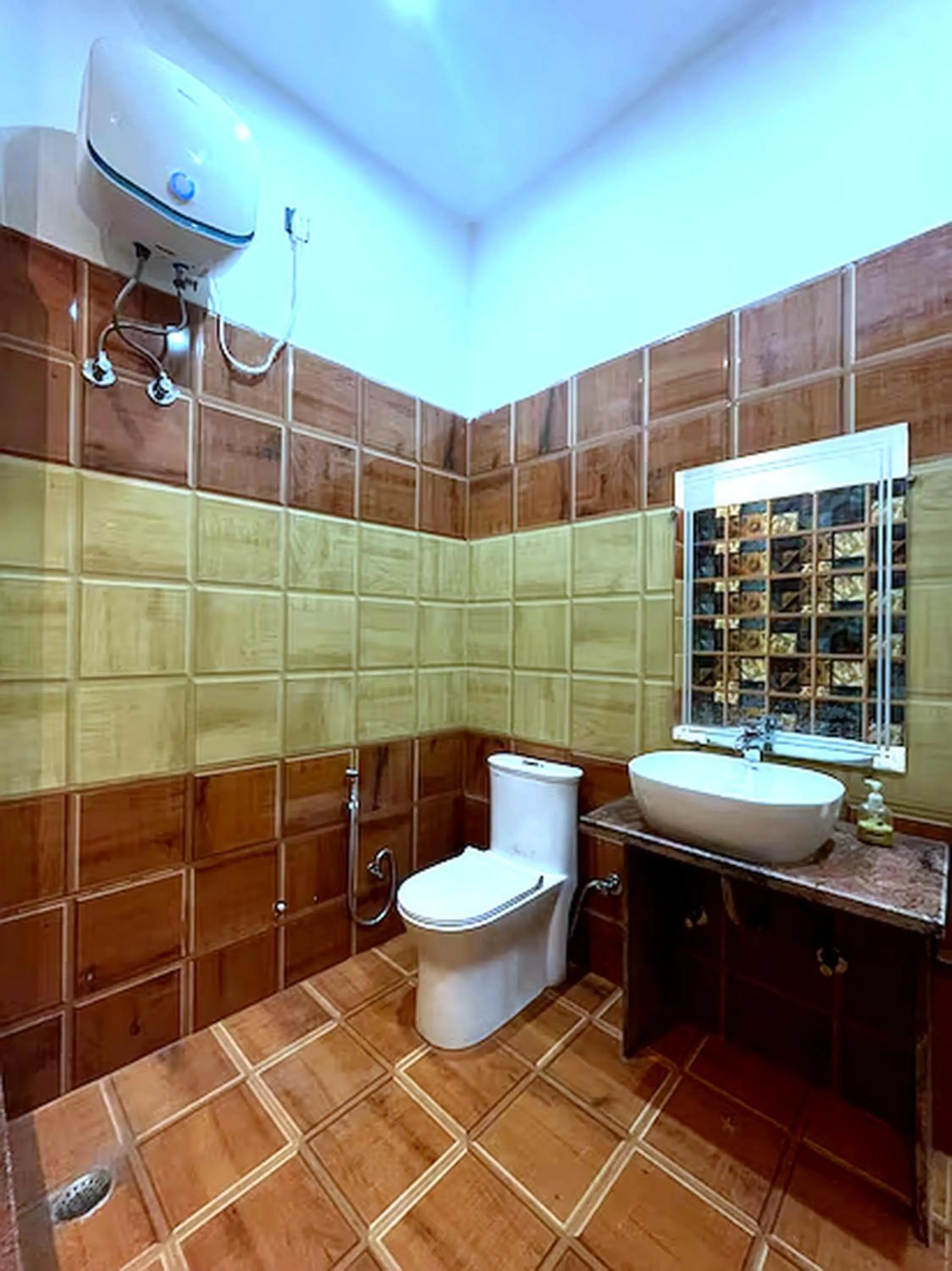 Toilet in JB Square Resort, Ayodhya