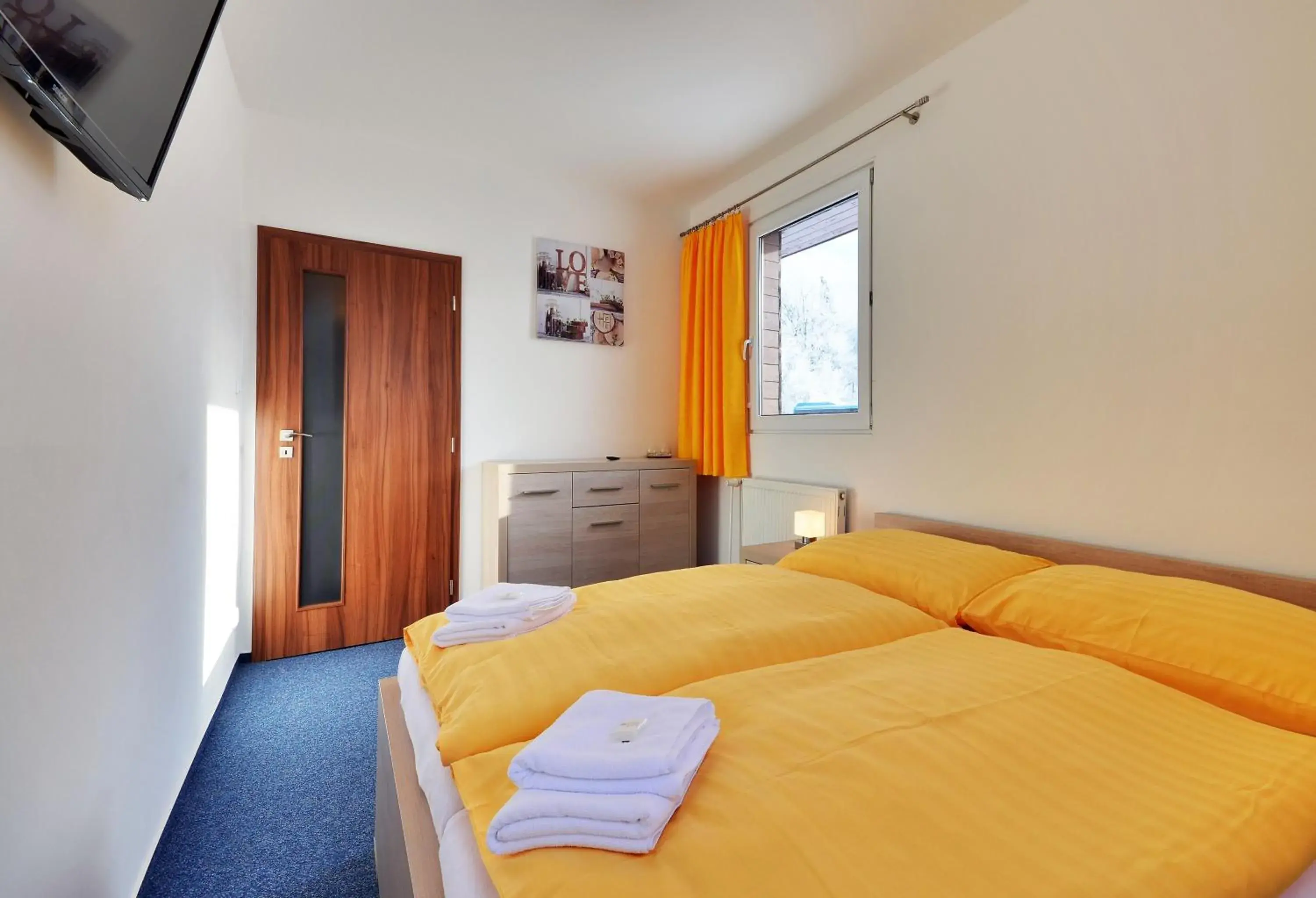 Double or Twin Room with Mountain View in Penzion Neubauer Double or Twin Room with Mountain View in Penzion Neubauer
