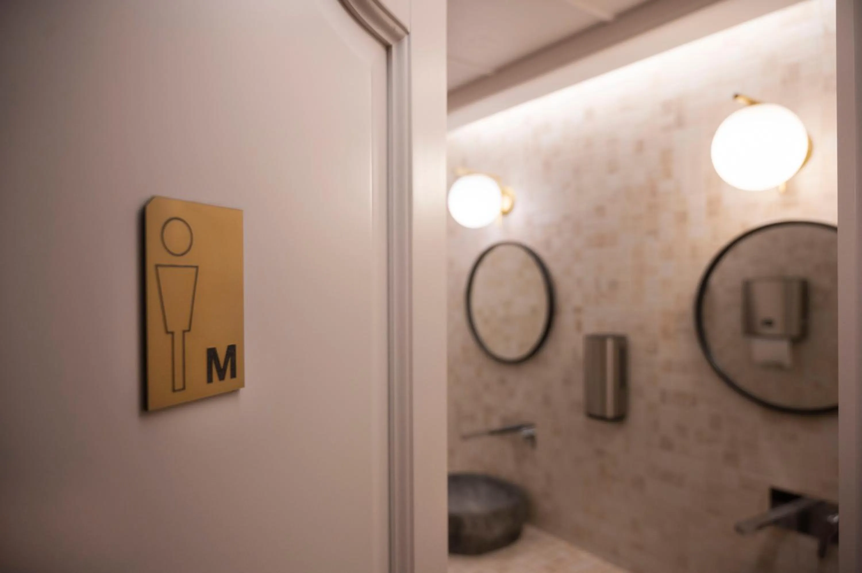 Restaurant/places to eat in Hotel Bohemia