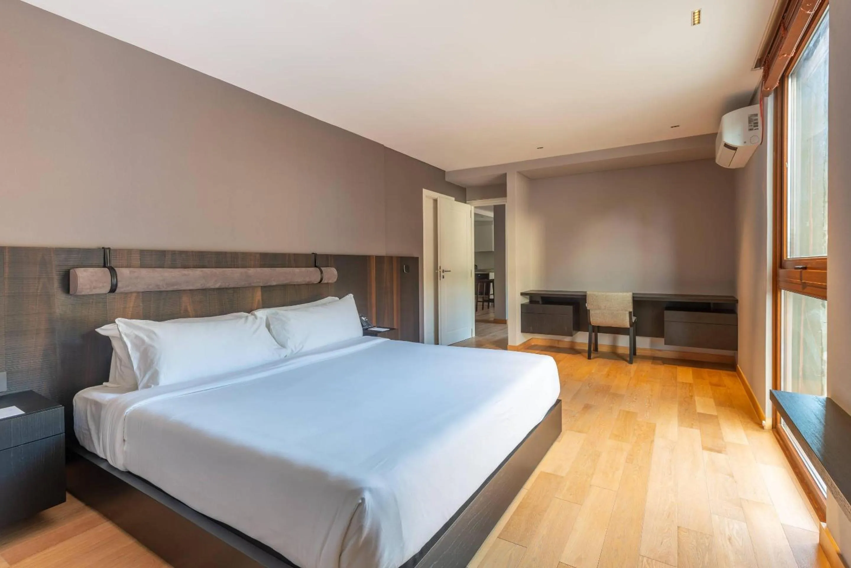 Bedroom, Bed in Radisson Blu Bariloche