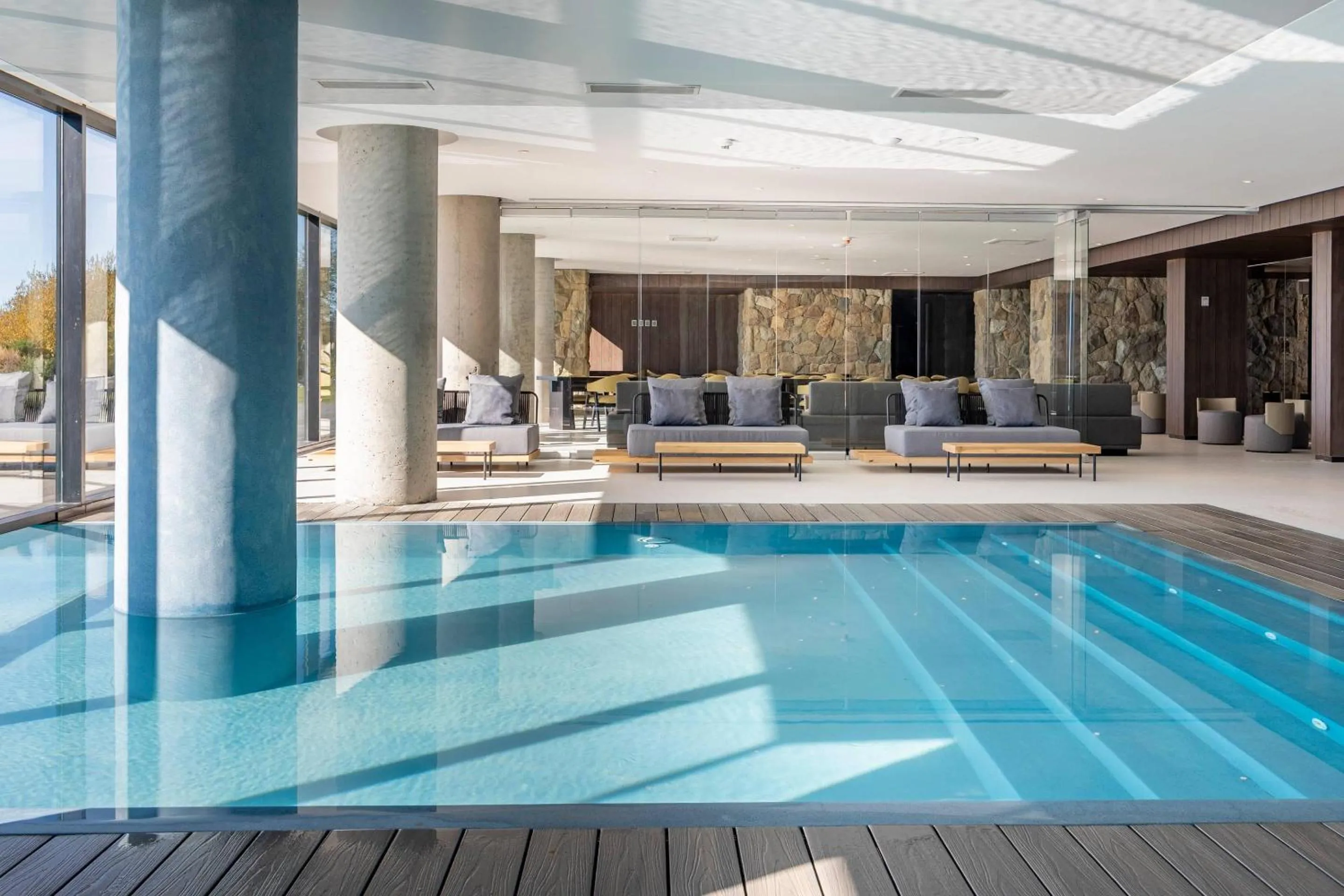 Swimming pool in Radisson Blu Bariloche