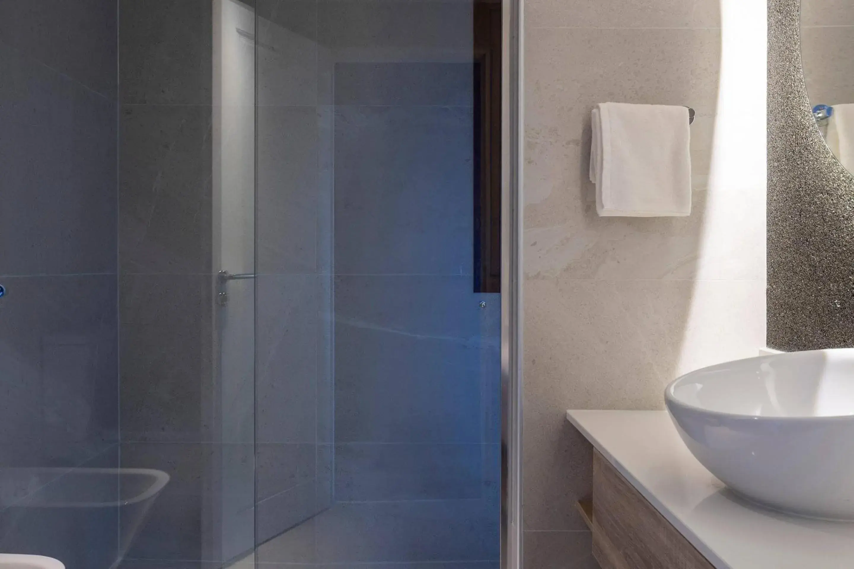 Bedroom in Radisson Blu Bariloche Bedroom in Radisson Blu Bariloche