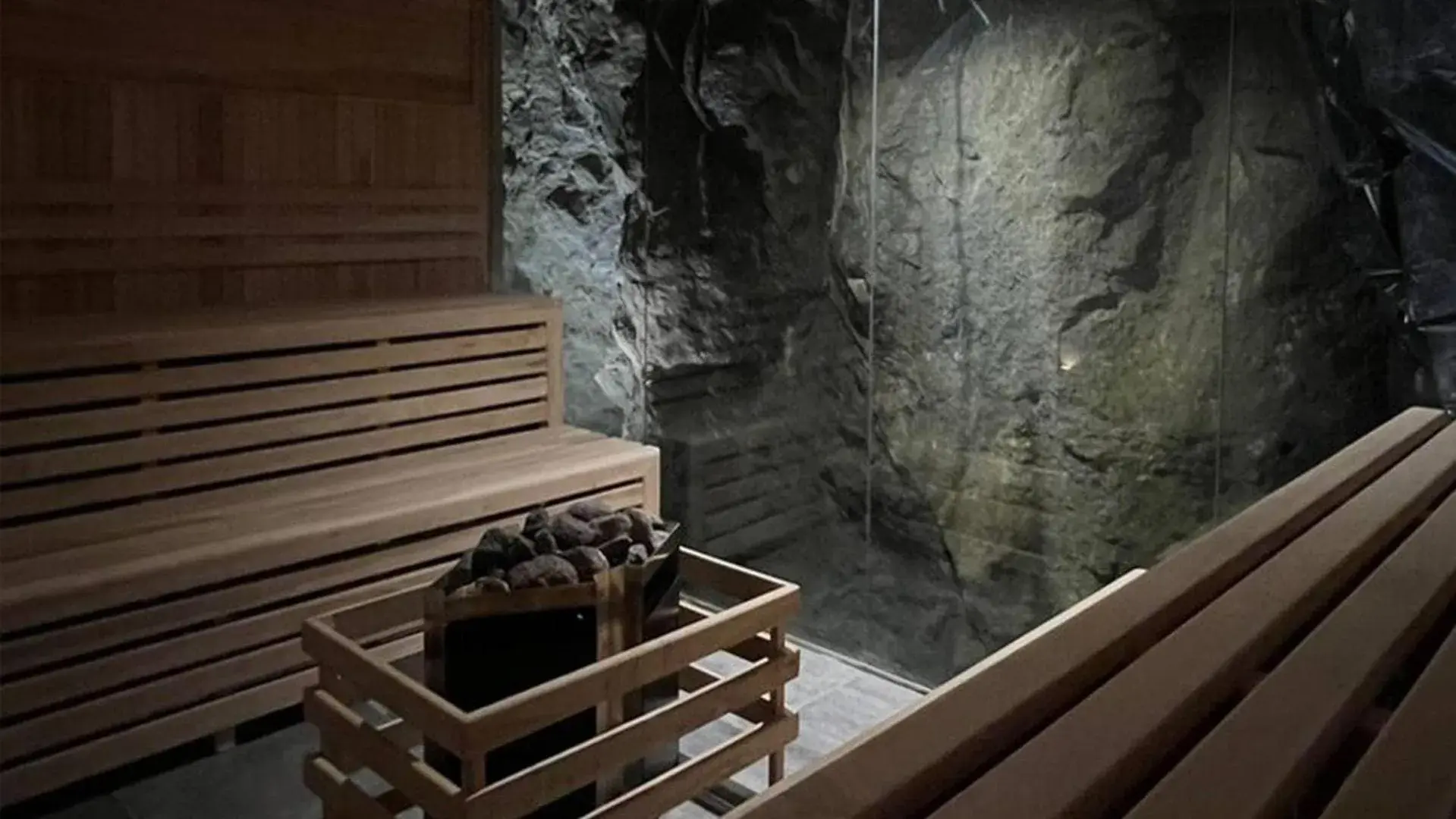 Swimming pool in Radisson Blu Bariloche Swimming pool in Radisson Blu Bariloche